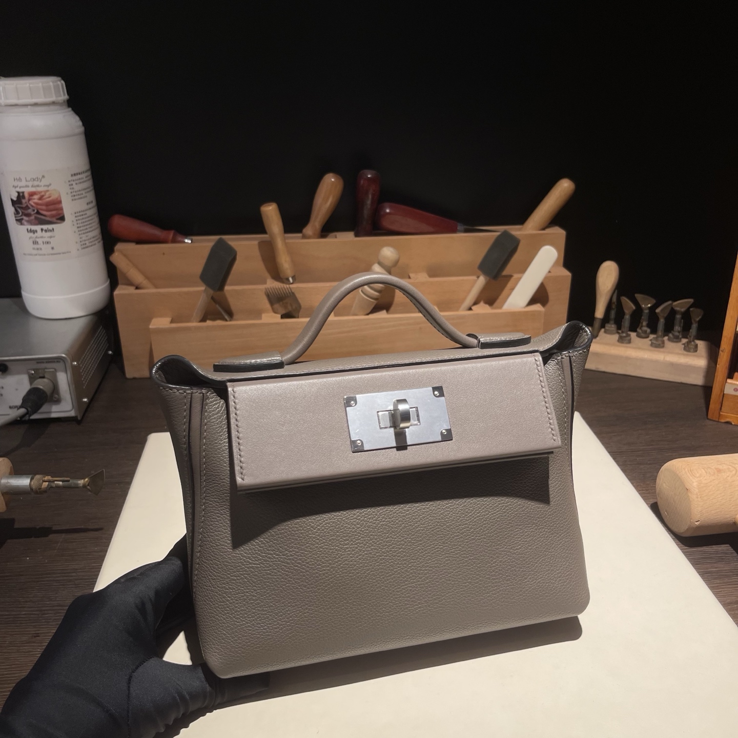 NO:698726,Kelly mini 2424 21cm Original imported Evercolor leather combined with Swift leather [tinware gray] silver buckle, counter synchronized, fully handmade beeswax thread sewing, pure steel hardware, in stock, Hermes, hermes, stuart weitzman, Hermes,19860909Kelly mini 2424 21cm 原厂进口Evercolor皮拼Swift皮【锡器灰】银扣 专柜同步 全手工蜜蜡线缝制 纯钢五金 现货,爱马仕,hermes,stuart weitzman,Hermes,,Bag