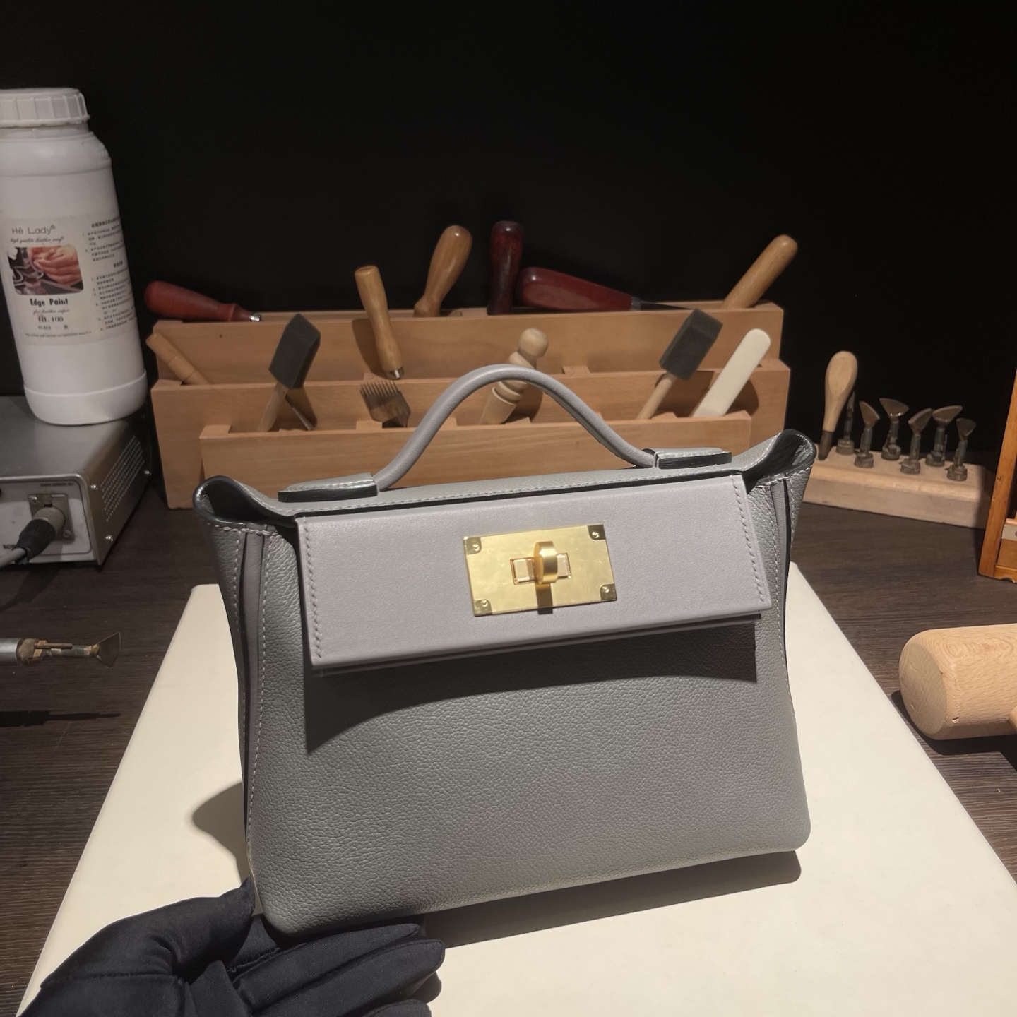 NO:698740,Kelly mini 2424 21cm Original imported Evercolor leather combined with Swift leather [Cumulonimbus Gray] gold buckle, counter synchronization, fully handmade beeswax thread sewing, pure steel hardware, in stock, Hermes, hermes, stuart weitzman, Hermes,19860909Kelly mini 2424 21cm 原厂进口Evercolor皮拼Swift皮【积雨云灰】金扣 专柜同步 全手工蜜蜡线缝制 纯钢五金 现货,爱马仕,hermes,stuart weitzman,Hermes,,Bag