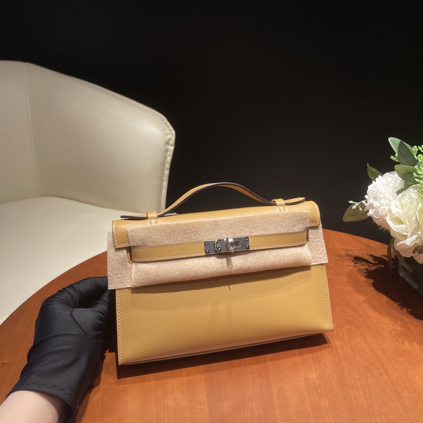 NO:698958,Kelly first generation 22cm imported Swift leather [biscuit color] silver buckle counter synchronization fully handmade beeswax thread sewing pure steel hardware in stock, Hermes, hermes, stuart weitzman, Hermes,19860909Kelly 一代 22cm 原厂进口Swift皮【饼干色】银扣 专柜同步 全手工蜜蜡线缝制 纯钢五金 现货,爱马仕,hermes,stuart weitzman,Hermes,,Bag