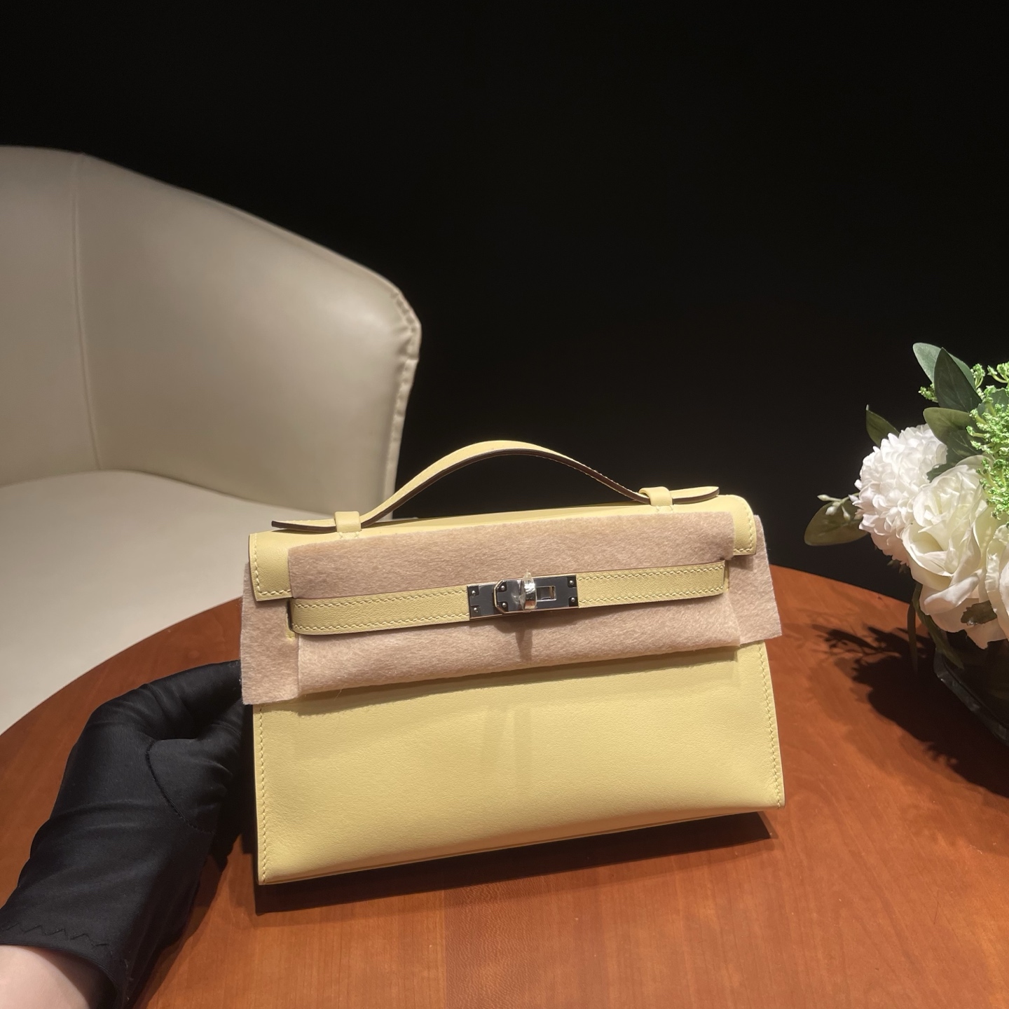 NO:698965,Kelly first generation 22cm imported Swift leather [chicken yellow] silver buckle counter synchronization fully handmade beeswax thread sewing pure steel hardware in stock, Hermes, hermes, stuart weitzman, Hermes,19860909Kelly 一代 22cm 原厂进口Swift皮【小鸡黄】银扣 专柜同步 全手工蜜蜡线缝制 纯钢五金 现货,爱马仕,hermes,stuart weitzman,Hermes,,Bag