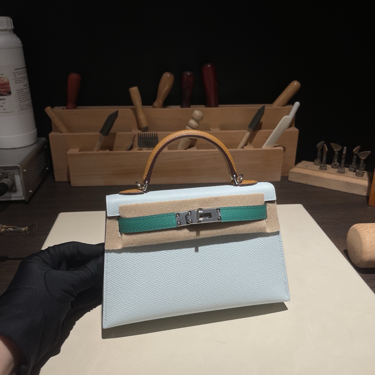 NO:699253,Strong planting Kelly second generation 19cm original imported Esom leather [haze blue/imperial green/golden brown] silver buckle, hand-nailed, counter synchronization, fully hand-sewn with beeswax thread, pure steel hardware, in stock, Hermes, Hermes,19860909强烈种草 Kelly 二代 19cm 原厂进口Esom皮【雾霾蓝/帝王绿/金棕】银扣 手工钉 专柜同步 全手工蜜蜡线缝制 纯钢五金 现货,爱马仕,hermes,Hermes,,Bag