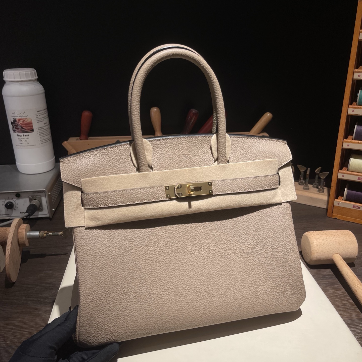 NO:699312,Birkin platinum 30cm, original imported Togo leather [turtle dove gray] gold buckle, hand-nailed, counter synchronized, fully hand-sewn with beeswax thread, pure steel hardware, in stock, Hermes, Hermes,19860909Birkin 铂金 30cm 原厂进口Togo皮【斑鸠灰】金扣 手工钉 专柜同步 全手工蜜蜡线缝制 纯钢五金 现货,爱马仕,hermes,Hermes,,Bag