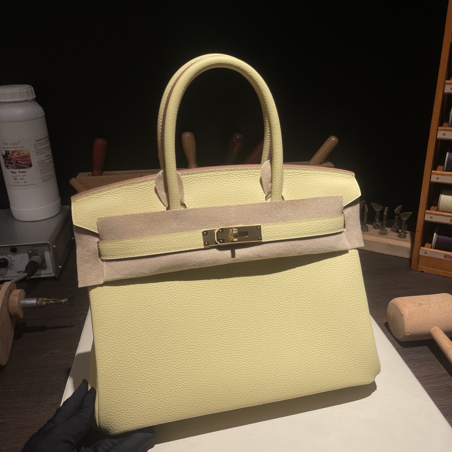 NO:699318,Birkin platinum 30cm, original imported Togo leather [chicken yellow] gold buckle, hand-made nails, counter synchronization, fully hand-sewn with beeswax thread, pure steel hardware, in stock, Hermes, Hermes,19860909Birkin 铂金 30cm 原厂进口Togo皮【小鸡黄】金扣 手工钉 专柜同步 全手工蜜蜡线缝制 纯钢五金 现货,爱马仕,hermes,Hermes,,Bag