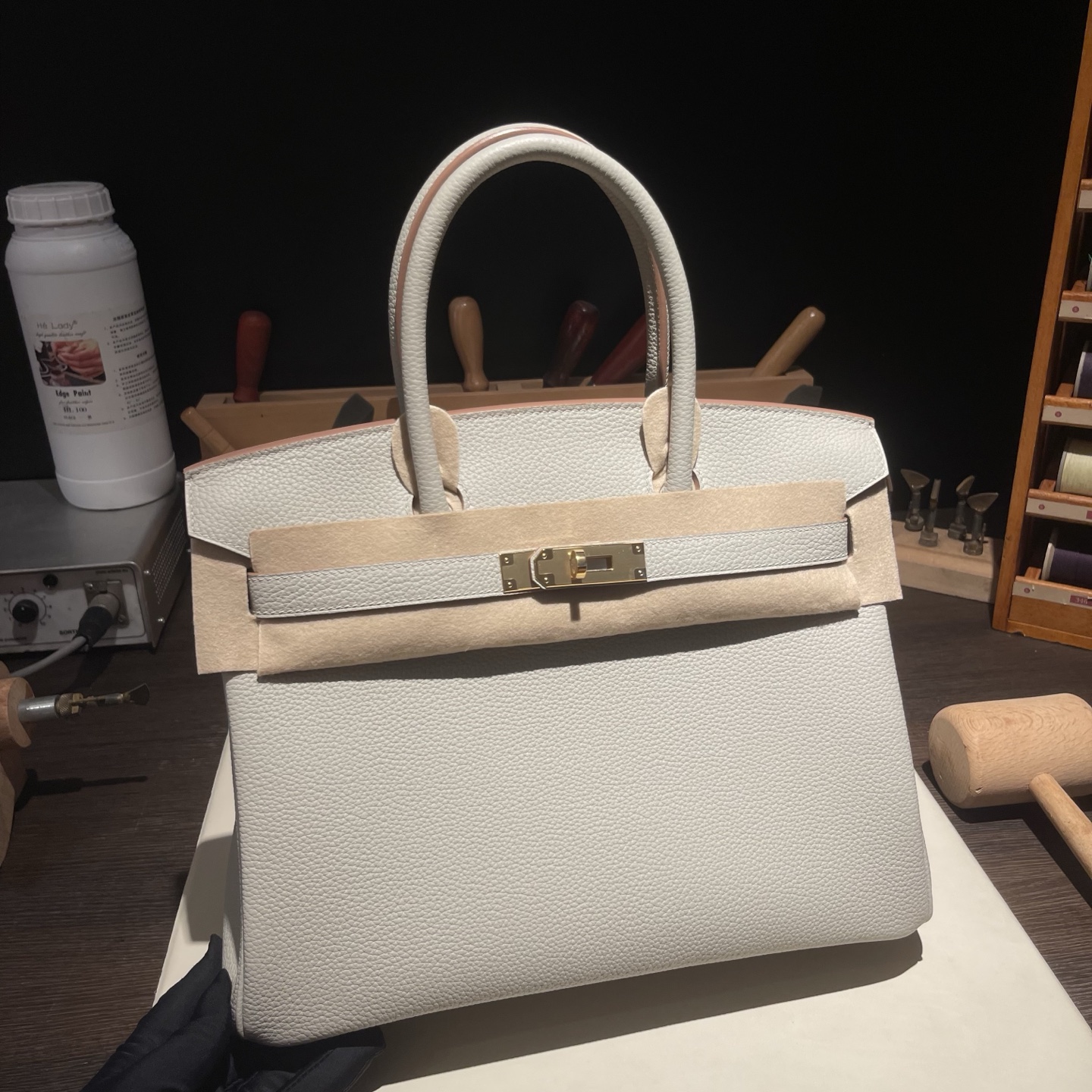 NO:699293,Birkin platinum 30cm, original imported Togo leather [pearl gray] gold buckle, hand-made nails, counter synchronization, fully hand-sewn with beeswax thread, pure steel hardware, in stock, Hermes, Hermes,19860909Birkin 铂金 30cm 原厂进口Togo皮【珍珠灰】金扣 手工钉 专柜同步 全手工蜜蜡线缝制 纯钢五金 现货,爱马仕,hermes,Hermes,,Bag