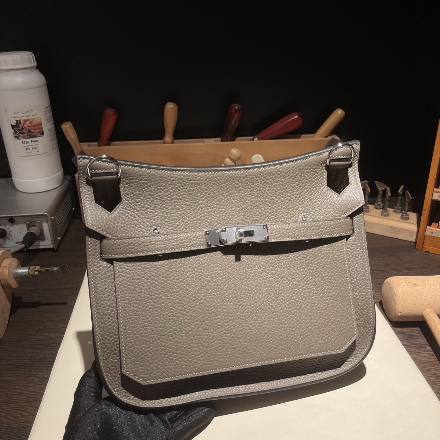 NO:699580,New product for men Jysiere gypsy 28cm original imported TC leather [pewter gray] silver buckle unisex model counter synchronization handmade wax thread sewing pure steel hardware in stock, Hermes, Hermes,19860909新品 男士专用 Jysiere 吉普赛 28cm 原厂进口TC皮【锡器灰】银扣 男女通用款 专柜同步 手工蜡线缝制 纯钢五金 现货,爱马仕,hermes,Hermes,,Bag