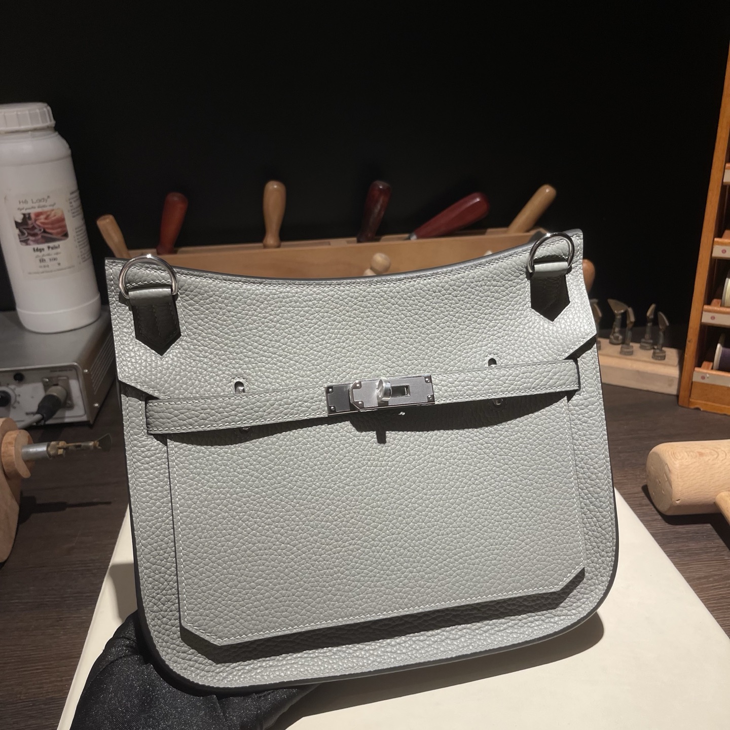 NO:699574,New product for men Jysiere Gypsy 28cm Original imported TC leather [Seagull Gray] silver buckle Unisex model Counter synchronization Handmade wax thread sewing Pure steel hardware High-end customization, Hermes, Hermes, Hermes,19860909新品 男士专用 Jysiere 吉普赛 28cm 原厂进口TC皮【海鸥灰】银扣 男女通用款 专柜同步 手工蜡线缝制 纯钢五金 高端定制,爱马仕,hermes,Hermes,,Bag