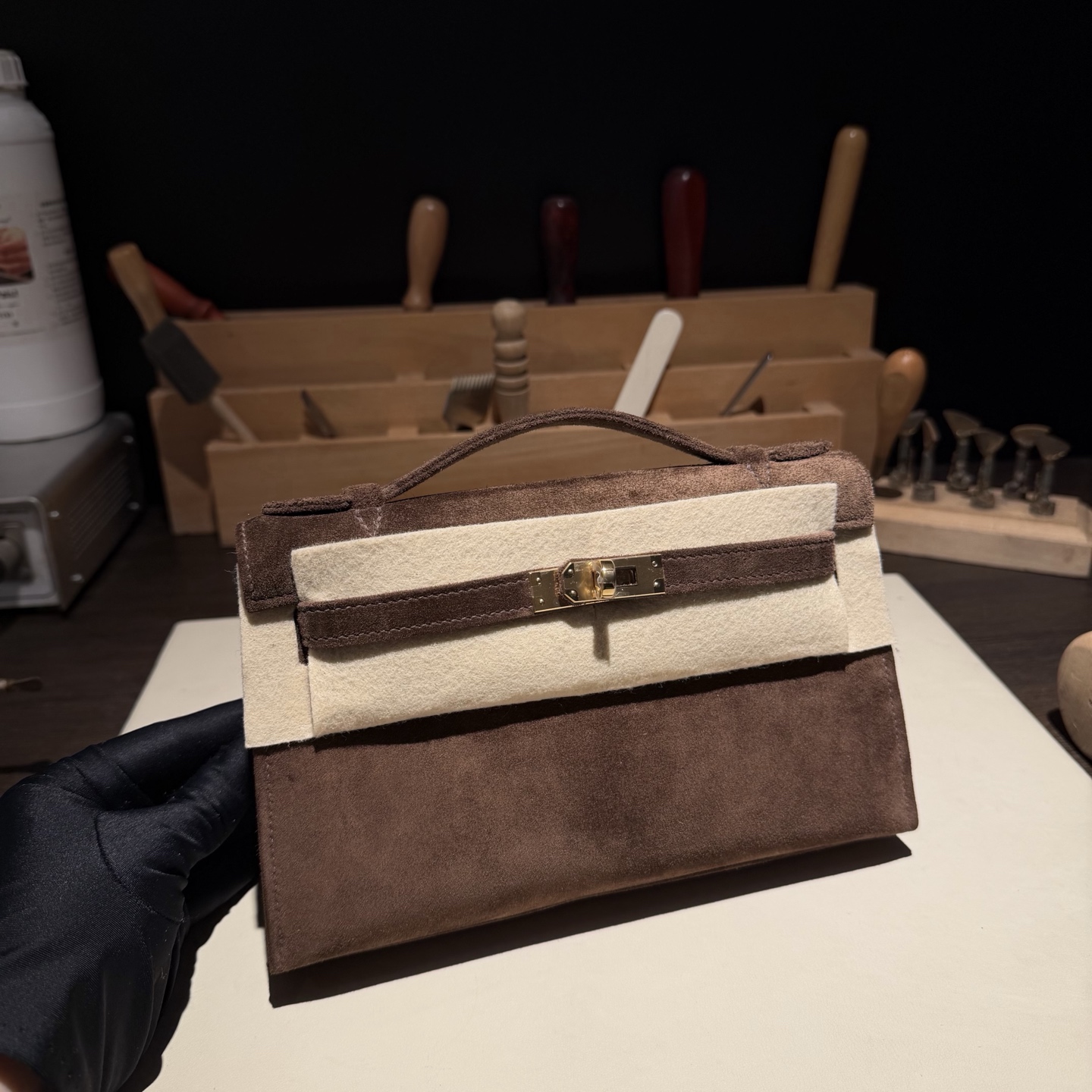 NO:852050,New arrival, new generation, suede, dark brown, gold buckle, dark brown, perfect for autumn and winter atmosphere, Hermes,hermes,chamois leather,Hermes,19860909新款上新 一代 麂皮 深棕 金扣 深棕色秋冬氛围拿捏,爱马仕,hermes,chamois leather,Hermes,,Bag