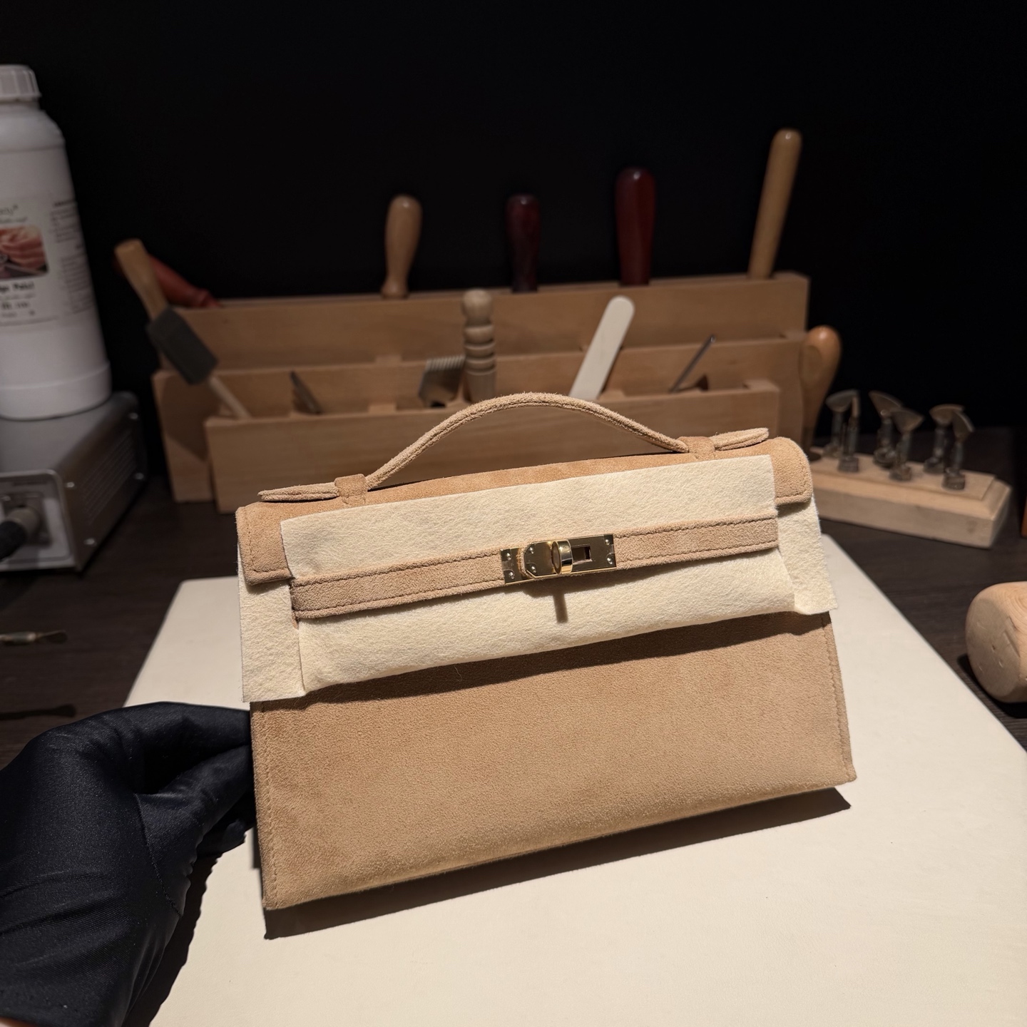 NO:852136,New new generation, suede, light gold gold buckle, warm and suitable for this season, light gold is really good-looking and easy to match, Hermes, hermes, chamois leather, Hermes,19860909新款上新 一代 麂皮 浅金色金扣 暖暖的很适合这个季节,浅金色真的好看又好搭,爱马仕,hermes,chamois leather,Hermes,,Bag