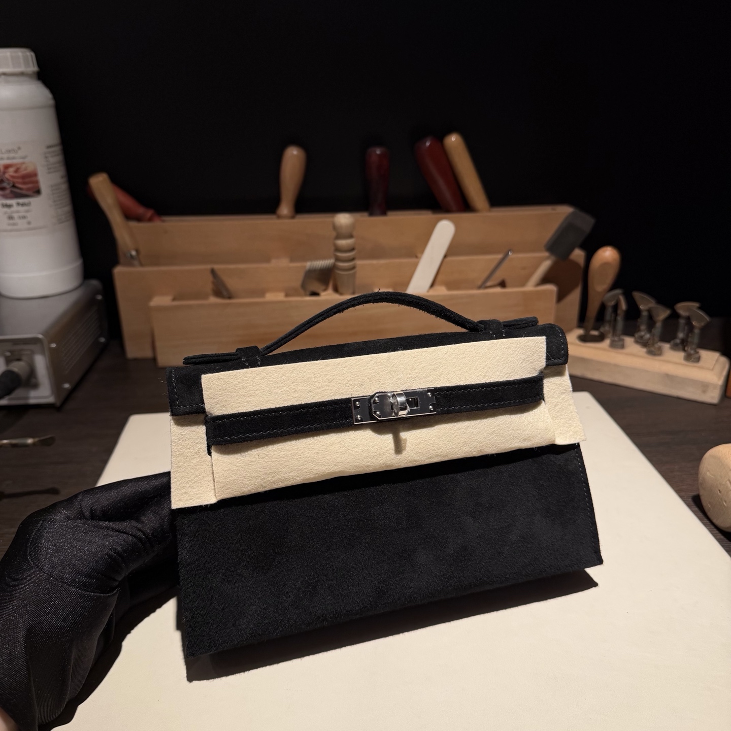 NO:852125,New, new generation, suede, black, silver buckle, irresistible, so cool, fashionable and worth owning, Hermes, hermes, chamois leather, Hermes,19860909新款上新 一代 麂皮 黑色 银扣 无法抗拒的一只,太酷啦,时髦精值得拥有,爱马仕,hermes,chamois leather,Hermes,,Bag