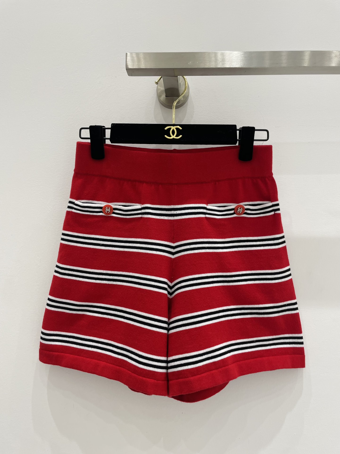 Chanel Abbigliamento Pantaloni Corti Rosso