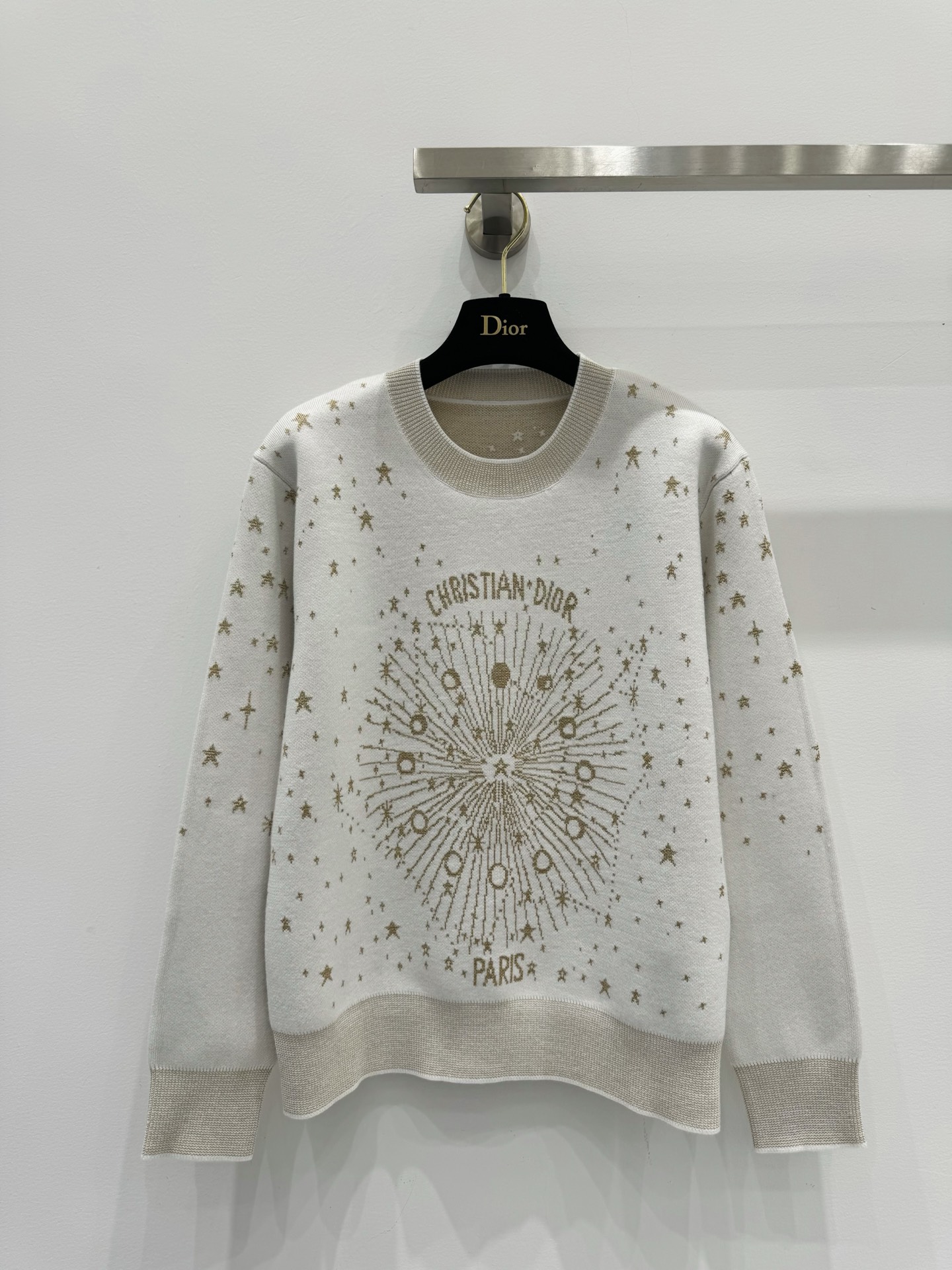 NO:315228,Dio* Gold thread jacquard wool pullover!  The style is fashionable and high-end!  A rich and beautiful woman must come in!  The classic style of jacquard letters is not picky about people, and the upper body looks huge and slim!  Highly recommended single item. 1 color 36.38.40 three codes, dior, alexander wang19860909Dio*金线提花羊毛套头衫！版型时髦又高级！白富美必入！提花字母经典版型不挑人上身巨显瘦！强烈推荐单品.1色36.38.40三个码,,dior,alexander wang,Women's clothing