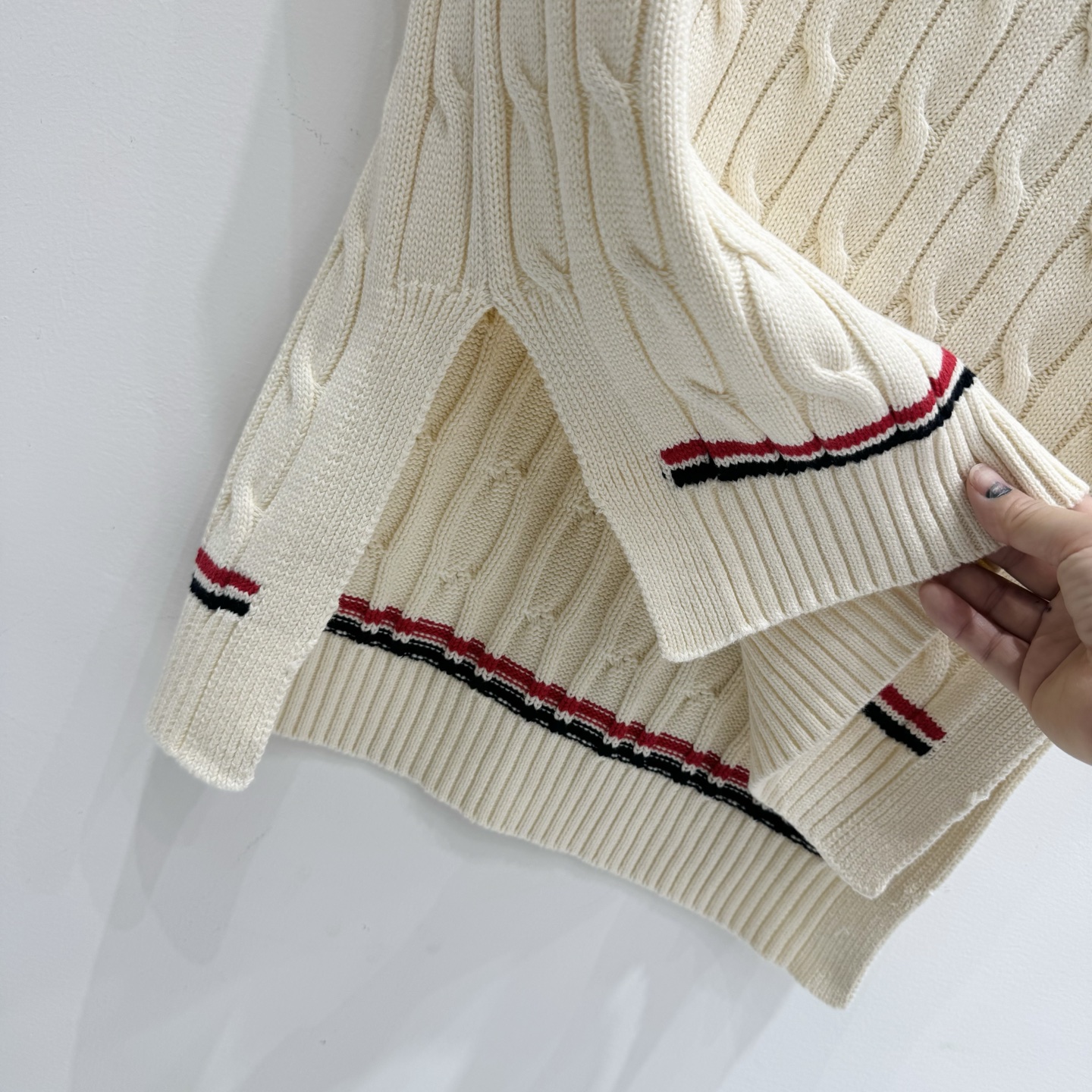 Dior Tennis-Style Knit Vest, V-Neck Sleeveless Sweater Top, Elegant and Versatile 7 i1745176376868 7632 0 6