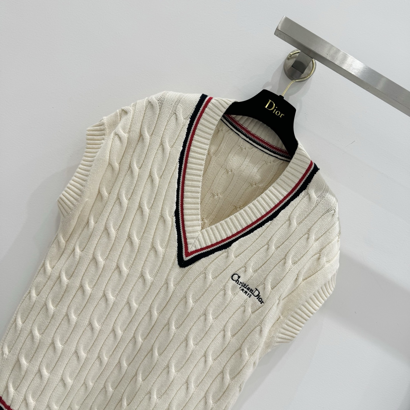 Dior Tennis-Style Knit Vest, V-Neck Sleeveless Sweater Top, Elegant and Versatile 3 i1745176379115 9920 0 1