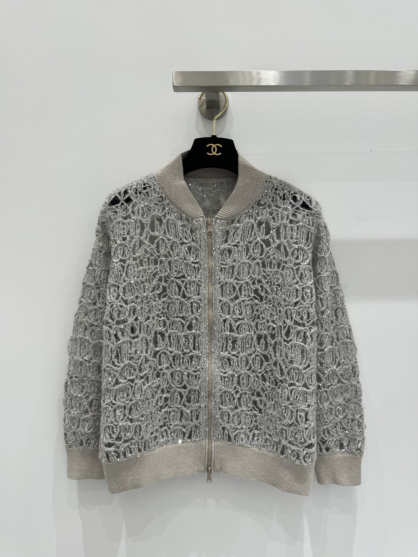 NO:438047,BC 2025 Heavy Industry New Model Heavy Industry Bead Chip Hollow Cardigan!  Two-color SML, alexander wang19860909BC 2025重工新款 重工珠片镂空开衫！两色SML,,alexander wang,Women's clothing