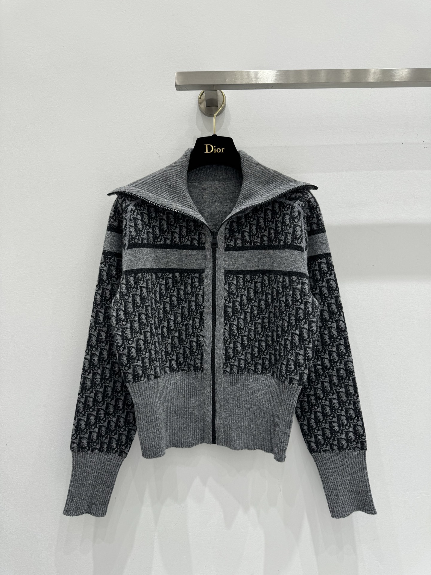 NO:610065,Dio* wool reversible hooded cardigan!  1 color S/M/L,,dior,hats,alexander wang19860909Dio*羊毛双面穿连帽开衫！1色S/M/L,,dior,hats,alexander wang,Women's clothing