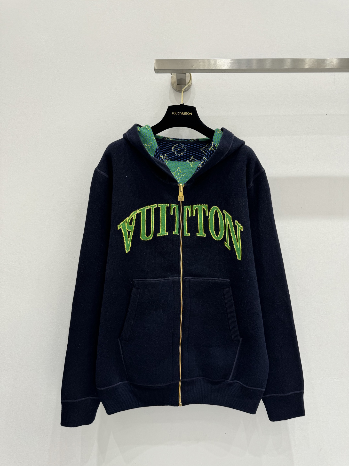 NO:610057,LV heavy industry intarsia reversible hooded cardigan!  Same style for men and women 1 color S/M/L,,louis vuitton,hats,alexander wang19860909LV重工嵌花双面穿连帽开衫！男女同款 1色S/M/L,,louis vuitton,hats,alexander wang,Women's clothing