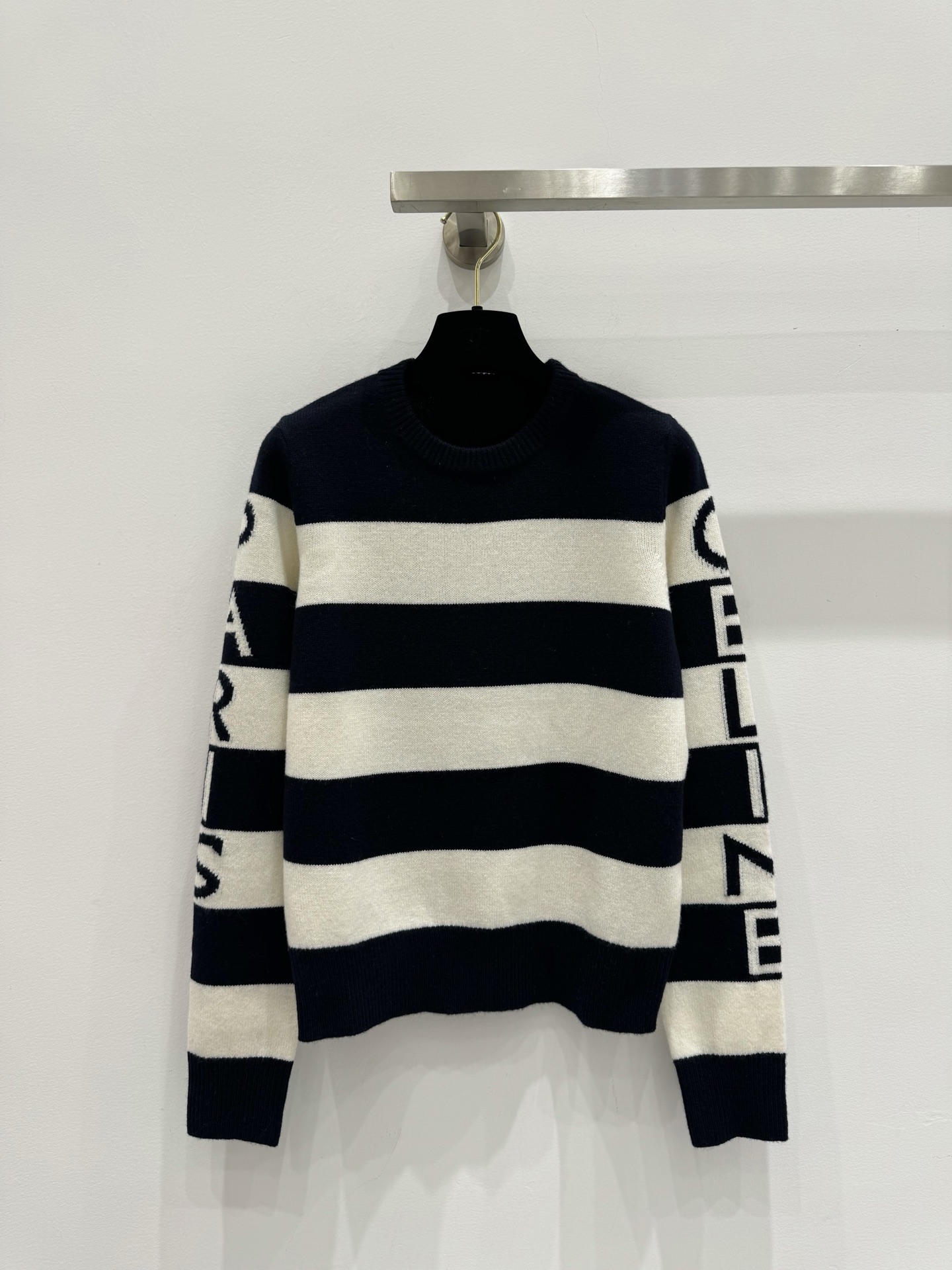 NO:710357,Celin* sleeves jacquard monogram long sleeves!  1 color/SML,,celine,19860909Celin*袖子提花字母长袖！1色/SML,,celine,,Women's clothing