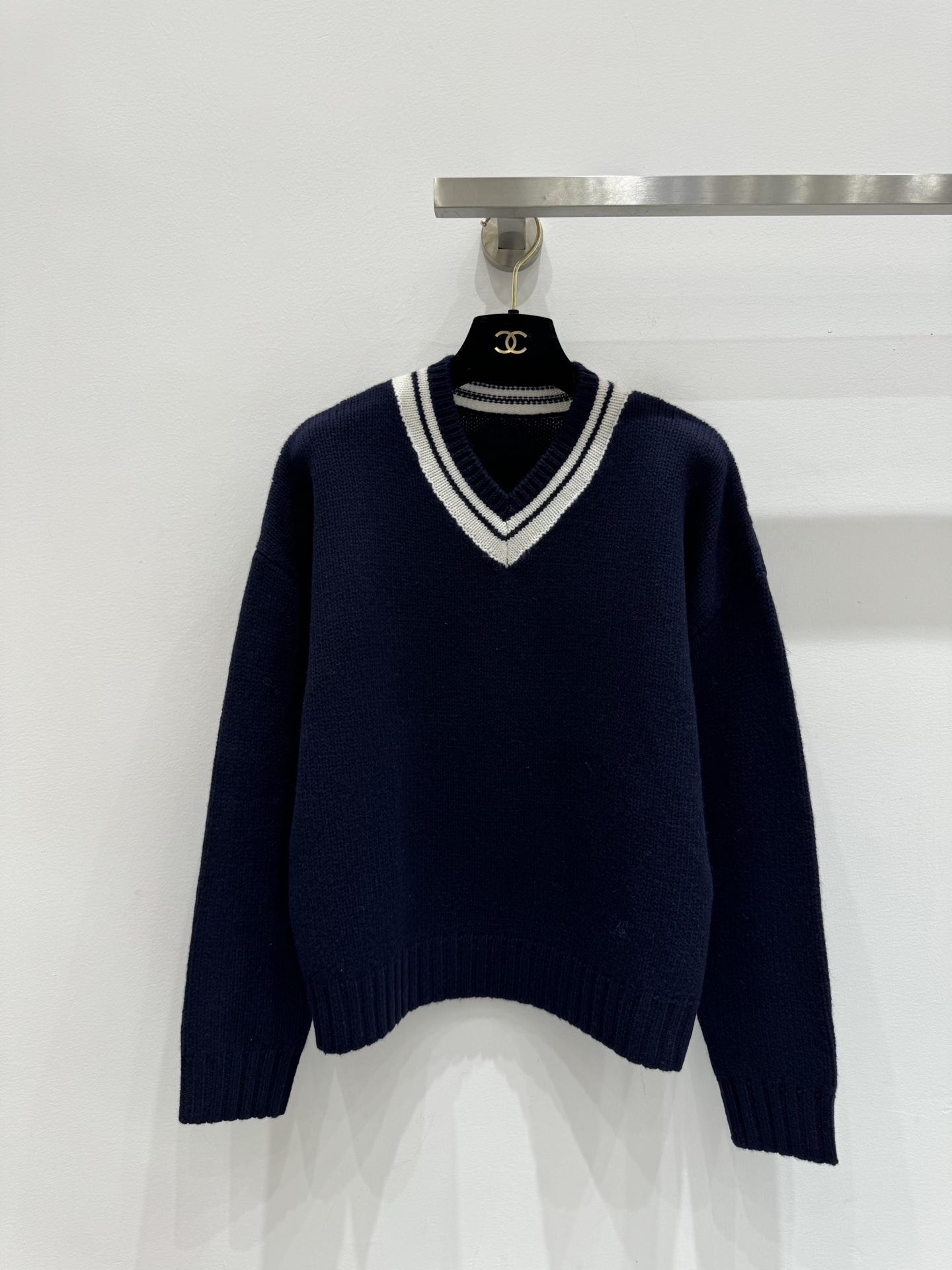 NO:710351,Celin* preppy V-neck long sleeves!  1 color/SML,,celine,19860909Celin*学院风V领长袖！1色/SML,,celine,,Women's clothing