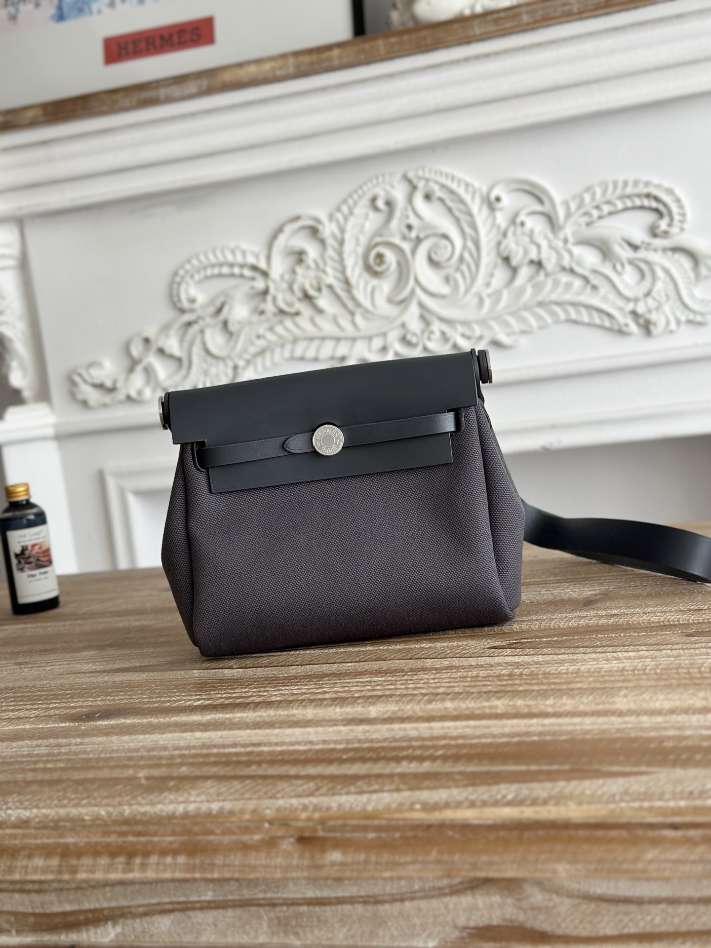 NO:698205,H mini herbag is a fragrant little canvas bag, leather/cloth. It is exquisite and portable. It can definitely replace all similar messenger bags. The shoulder strap length is just right and the design is not picky. Size 20, Hermes, Hermes, Hermes,19860909H mini herbag 香迷糊的小帆布包、皮/布 精致便携 绝对可以替代所有类似的邮差包 肩带长度刚好合适、不挑人的设计 尺寸20,爱马仕,hermes,Hermes,,Bag