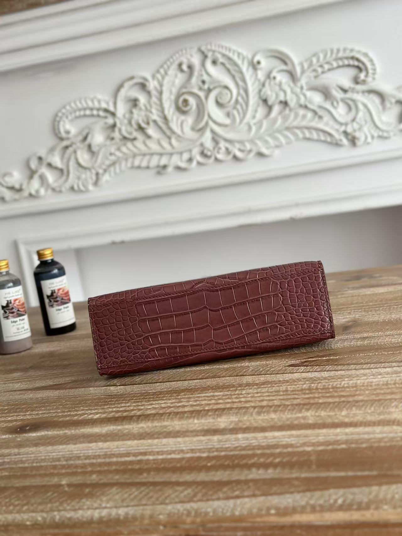 Hermès Kelly Mini Alligator Embossed Leather Handbag - Rouge, Silver Hardware 5 i1744389038782 1600 0 3
