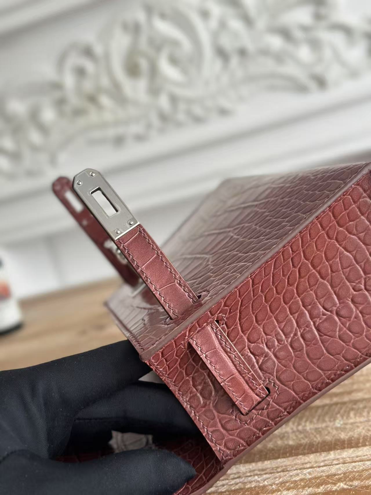 Hermès Kelly Mini Alligator Embossed Leather Handbag - Rouge, Silver Hardware 8 i1744389038783 7915 0 6