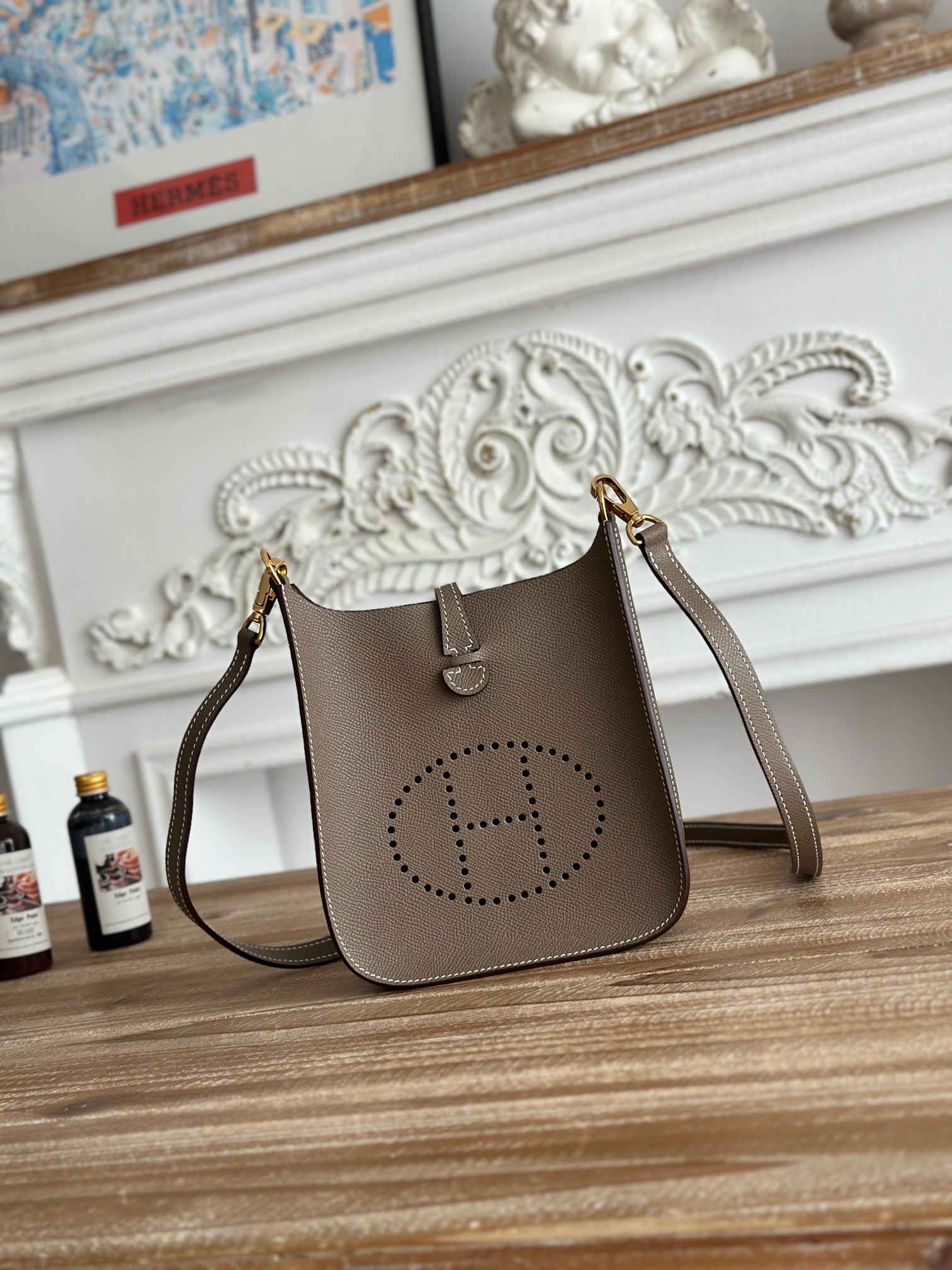 NO:698931,Mini Esom Eveline, semi-handmade + wax thread, self-matched shoulder strap, color elephant gray, gold buckle, mini size 17cm, Hermes, hermes, Hermes,19860909迷你Esom伊芙琳 半手工+蜡线 自配肩带 颜色大象灰、金扣 迷你尺寸17cm,爱马仕,hermes,Hermes,,Bag