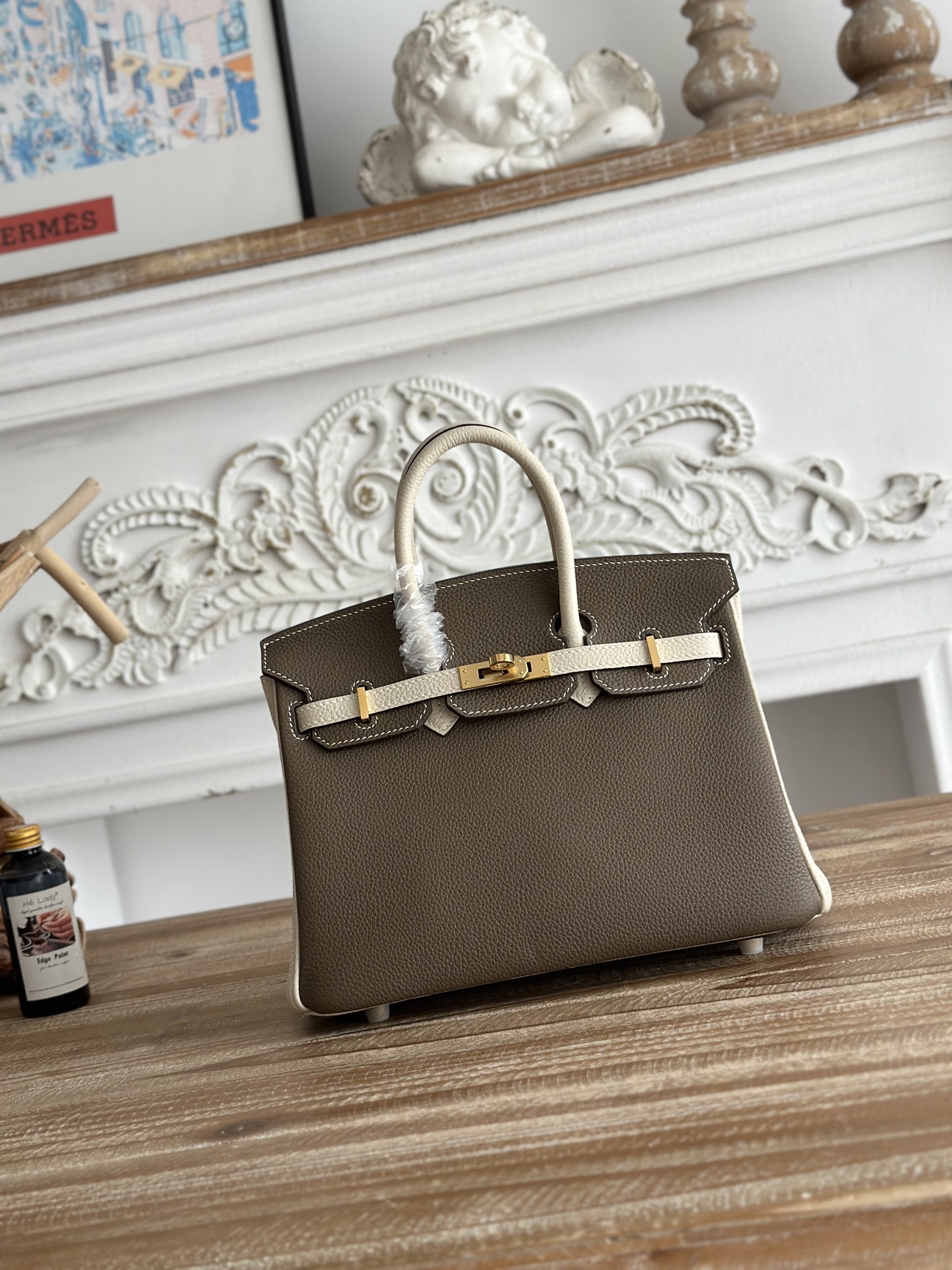 NO:699029,BK color: large gray/milkshake white Togo leather, gold buckle, semi-handmade, hand-stitched wax thread, size 25cm, Hermes, Hermes, Hermes,19860909BK 颜色大像灰/奶昔白 Togo皮、金扣 半手工、手缝蜡线 尺寸25cm,爱马仕,hermes,Hermes,,Bag