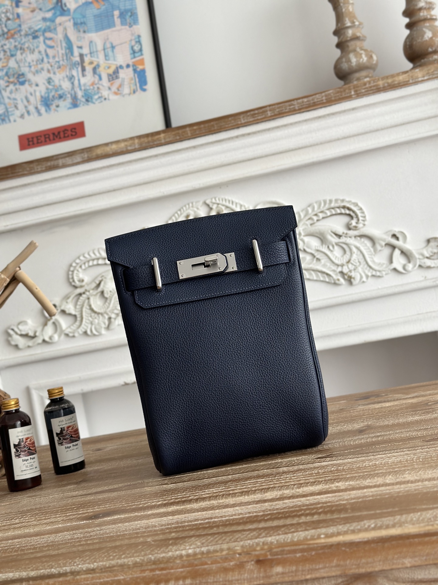 NO:699037,｜Dark blue, all-steel hardware, super delicate and soft to the touch. Waxed thread in stock online, same style for men and women, shoulder straps adjustable. The design of the home is really cool ~ regardless of age and gender. Every age group has a different sense of relaxation and fashion. In stock 18*8*25.5, Hermes, Hermes, Hermes,19860909｜深蓝色 全钢五金、手感超级细腻柔软 蜡线现货在线、男女同款,肩带调节 家的设计真的很～不分年龄性别 每个年龄段背着都有不同的松弛时髦感 现货18*8*25.5,爱马仕,hermes,Hermes,,Bag