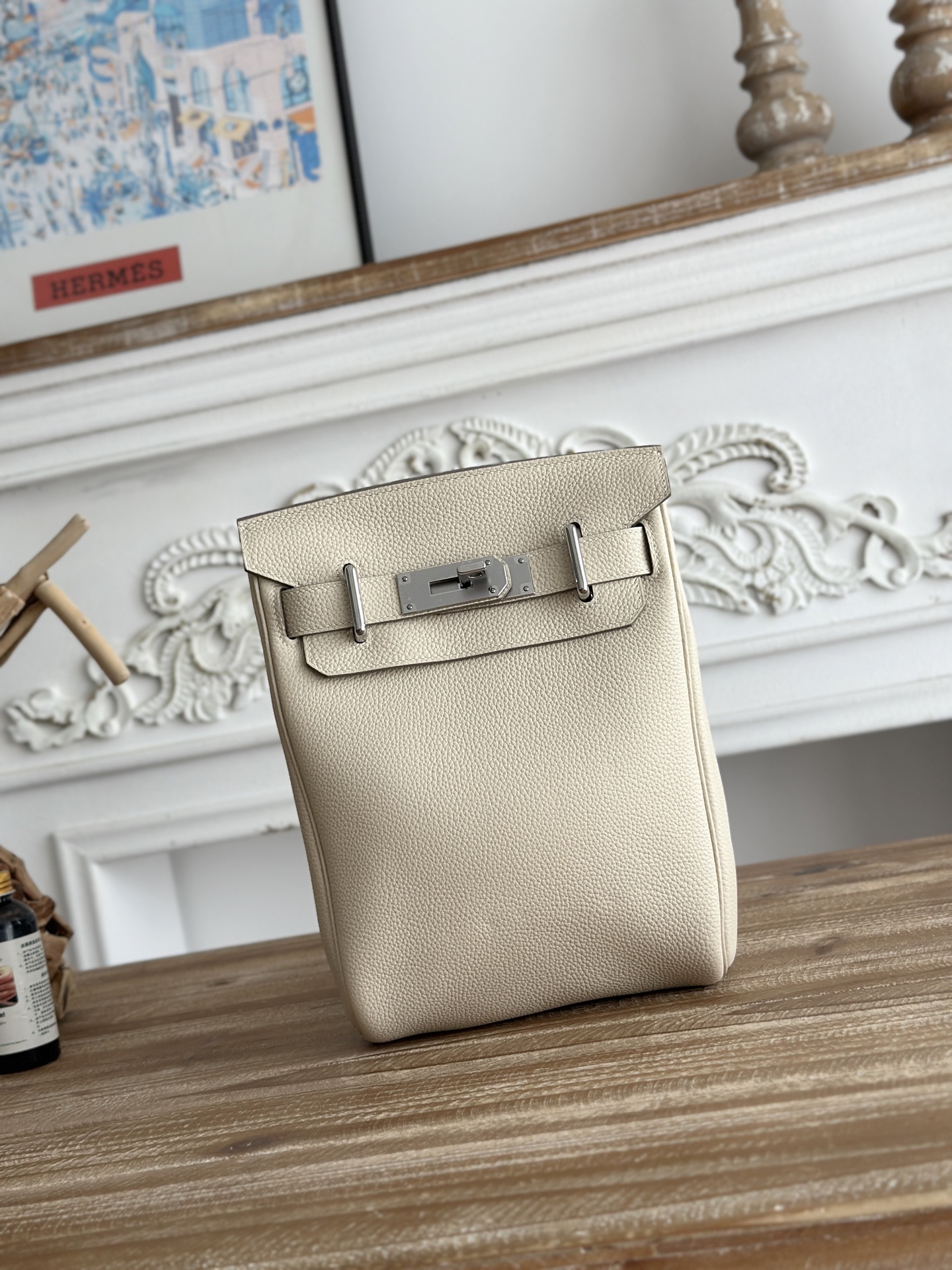 NO:699024,｜Milkshake White All-steel hardware, super delicate and soft to the touch Waxed thread is in stock online, same style for men and women, shoulder straps are adjustable. The design of the home is really cool ~ regardless of age and gender. Each age group has a different sense of relaxation and fashion. In stock 18*8*25.5, Hermes, Hermes, Hermes,19860909｜奶昔白 全钢五金、手感超级细腻柔软 蜡线现货在线、男女同款,肩带调节 家的设计真的很～不分年龄性别 每个年龄段背着都有不同的松弛时髦感 现货18*8*25.5,爱马仕,hermes,Hermes,,Bag