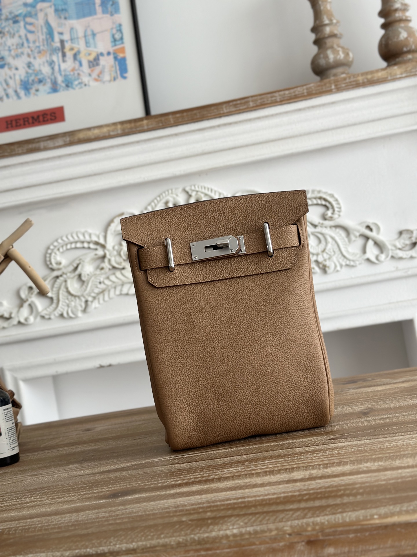 NO:699033,｜Milk tea color All-steel hardware, super delicate and soft feel Waxed thread is in stock online, same style for men and women, shoulder straps are adjustable. The design of the home is really good ~ regardless of age and gender. Every age group has a different sense of relaxation and fashion. In stock 18*8*25.5, Hermes, Hermes, Hermes,19860909｜奶茶色 全钢五金、手感超级细腻柔软 蜡线现货在线、男女同款,肩带调节 家的设计真的很～不分年龄性别 每个年龄段背着都有不同的松弛时髦感 现货18*8*25.5,爱马仕,hermes,Hermes,,Bag