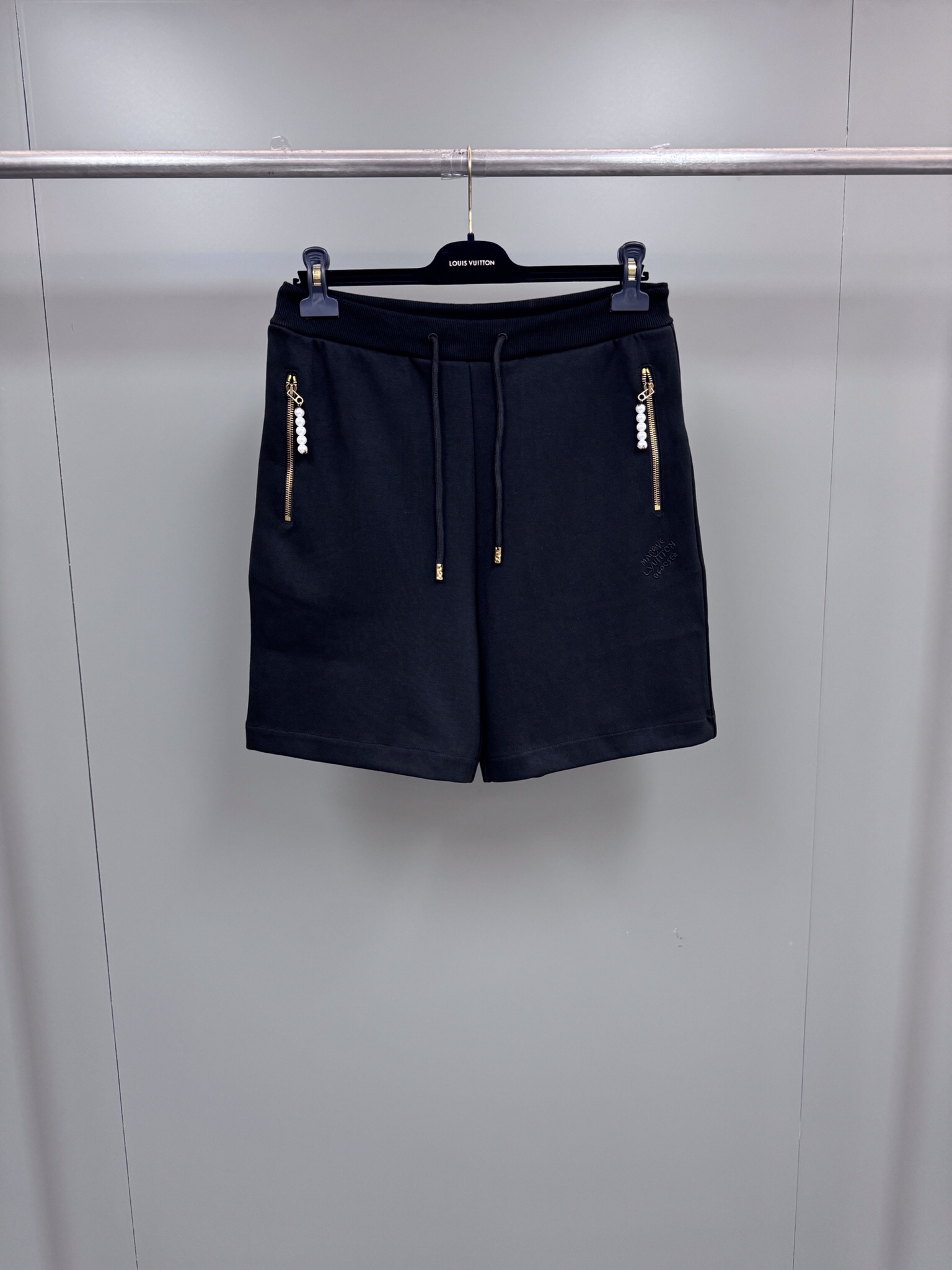 אנו אוצרים את הטוב ביותר
 לואי ויטון בגדים מכנסיים קצרים מזויף באיכות גבוהה
 לבן התחבורה קוטן צמצם אוסף האביב/הקיץ גבוהה