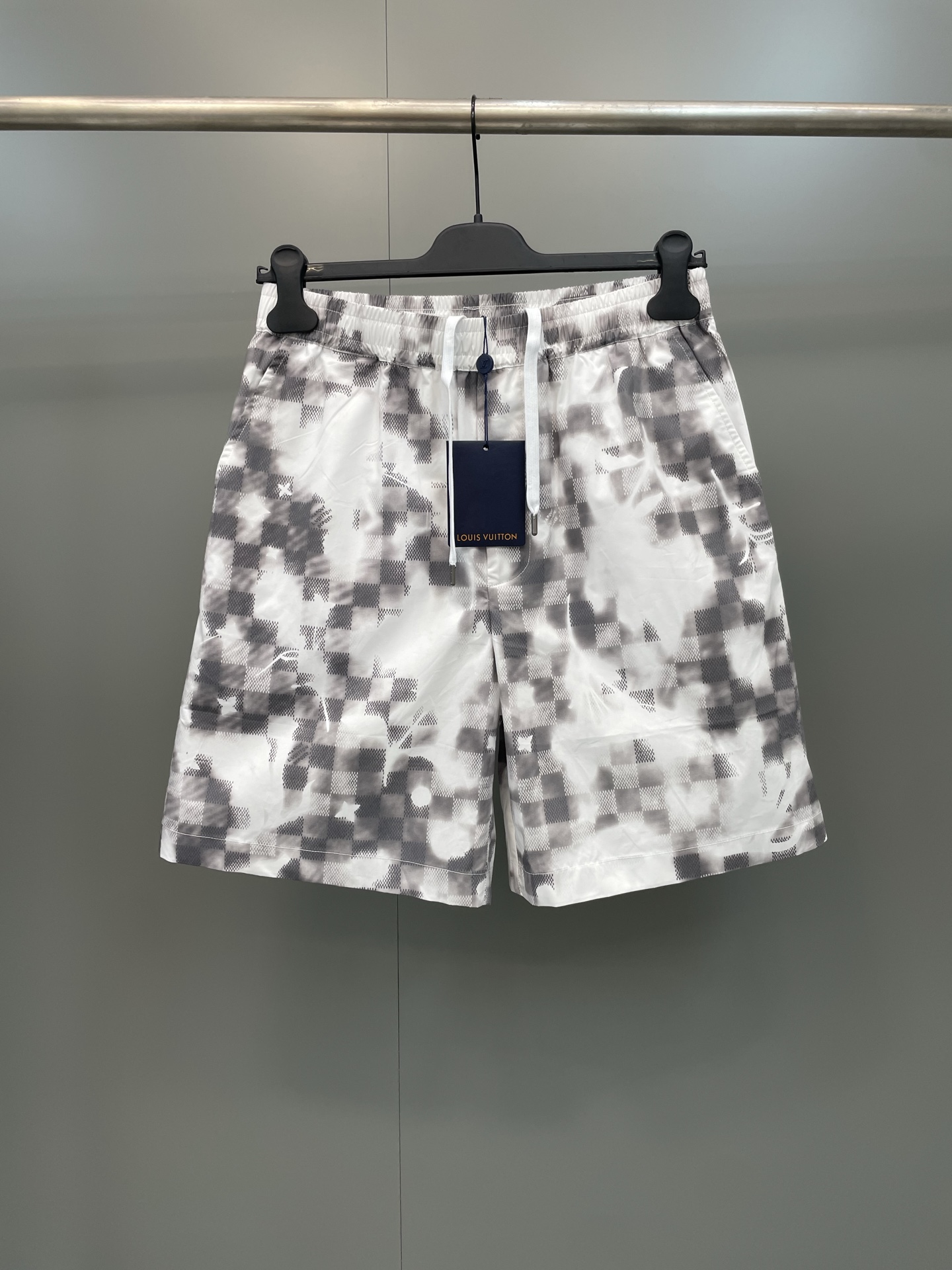 NO:886363,Lujia 26ss new spring and summer series printed drawstring shorts with overprinted logo high version.,Louis Vuitton-clothing,louis vuitton,louis vuitton,louis vuitton,shorts,19860909驴家 26ss新款春夏系列印花抽绳短裤叠印标识 高版本.,路易威登-服装,louis vuitton,louis vuitton,louis vuitton,shorts,,Women's clothing
