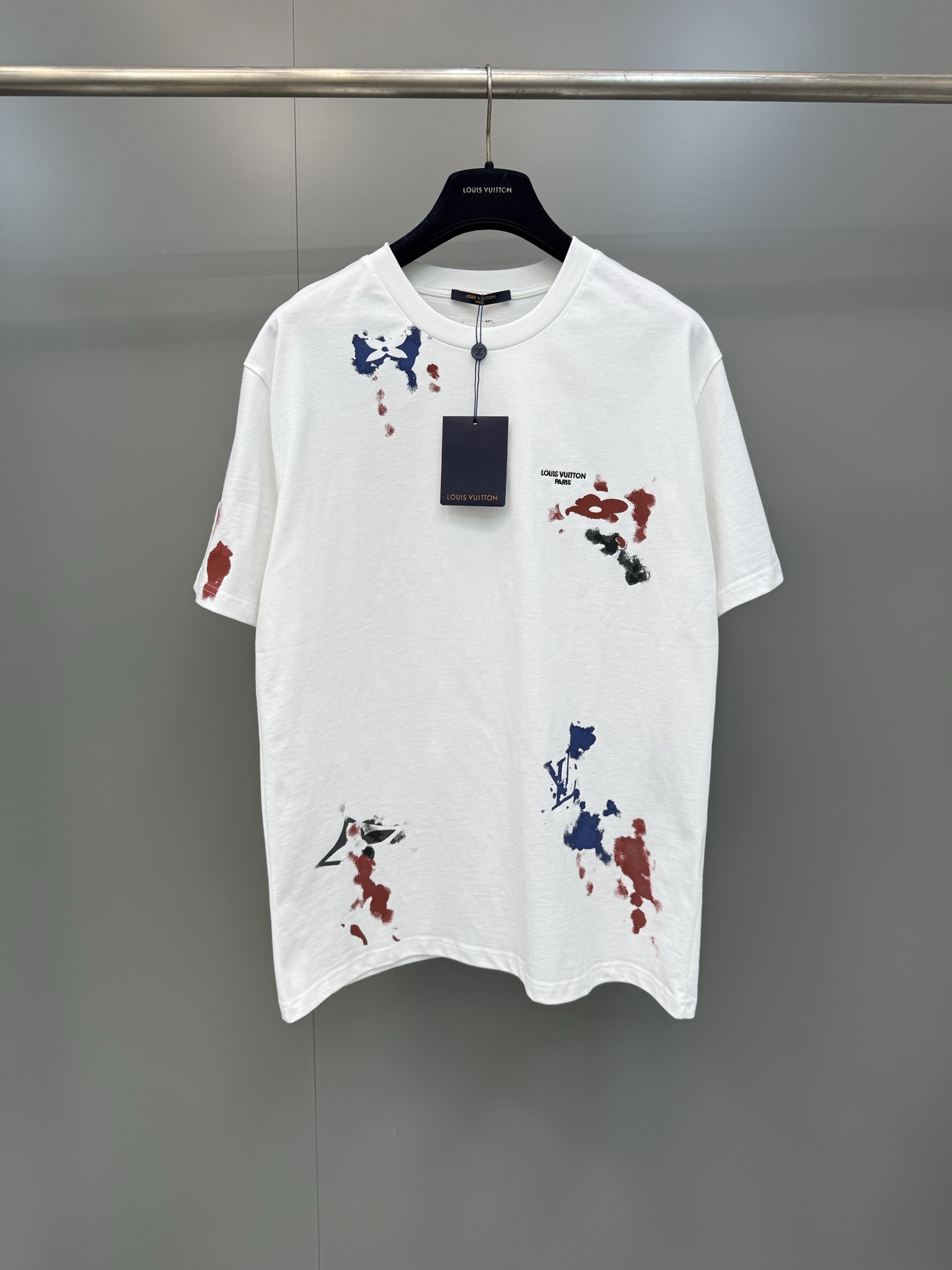 NO:821128,Lujia 26ss new early autumn series Monogram paint splash effect round neck short-sleeved T-shirt for men and women, high version, Louis Vuitton-clothing, louis vuitton, louis vuitton, louis vuitton, T-shirt, tees, t-shirt,19860909驴家 26ss新款早秋系列 Monogram 泼漆效果圆领短袖 T恤 男女同款 高版本,路易威登-服装,louis vuitton,louis vuitton,louis vuitton,T-shirt,tees，t-shirt,,Women's clothing
