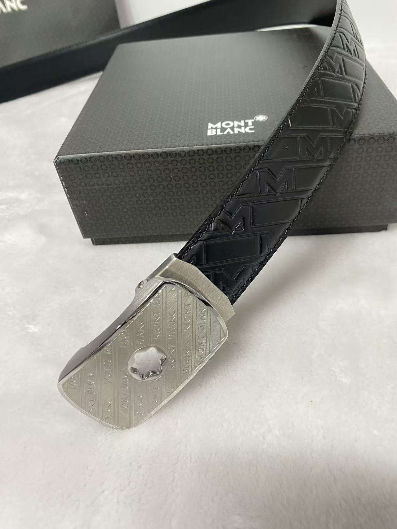 Montblanc（万宝龙男） Style Leather Men's Belts Lookbook Reference image 1