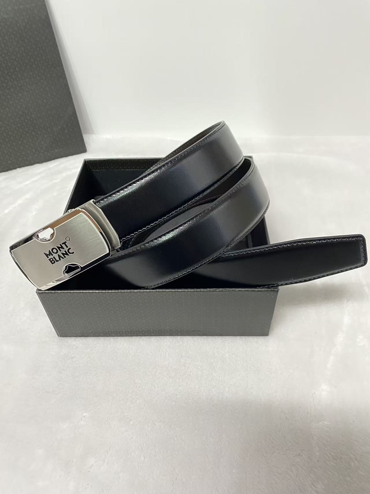 Montblanc（万宝龙男） Style Leather Men's Belts Lookbook Reference image 1