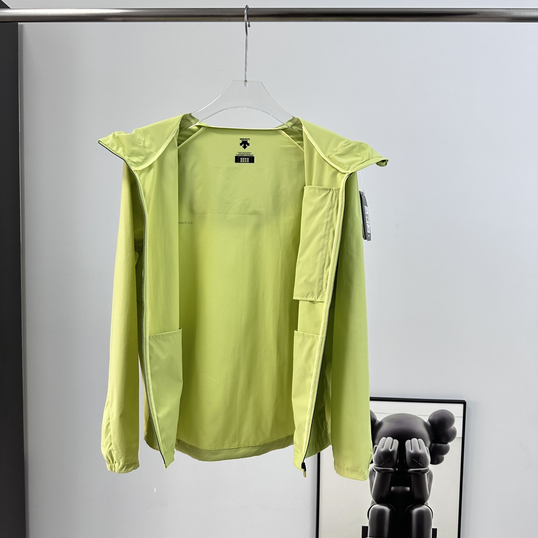 DESCENTE丨迪桑特TRAINING陈伟霆同款冰感连帽夹克黑色 白色 黄色-High Quatity Cheap Brand wholesale wholesaler seller Clothes Bags handbags Sneakers Top Fashion Clothing Shoes from China Factory Chinese suppliers best Quality Beautiful Price DESCENTE丨迪桑特TRAINING陈伟霆同款冰感连帽夹克黑色 白色 黄色