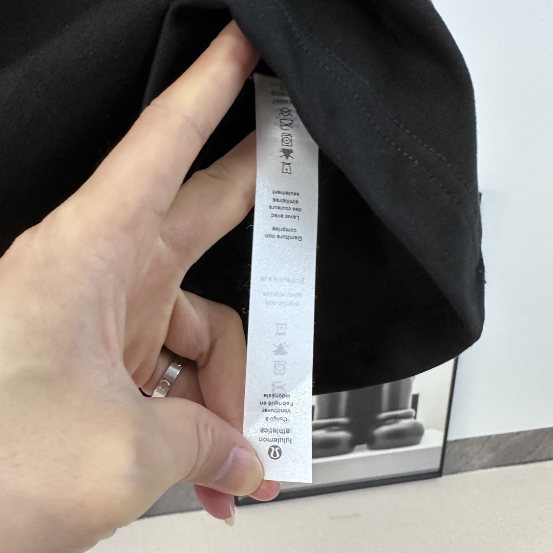Lululemon｜露露乐蒙 经典硅胶logo字母印花圆领短袖T恤 白色 黑色