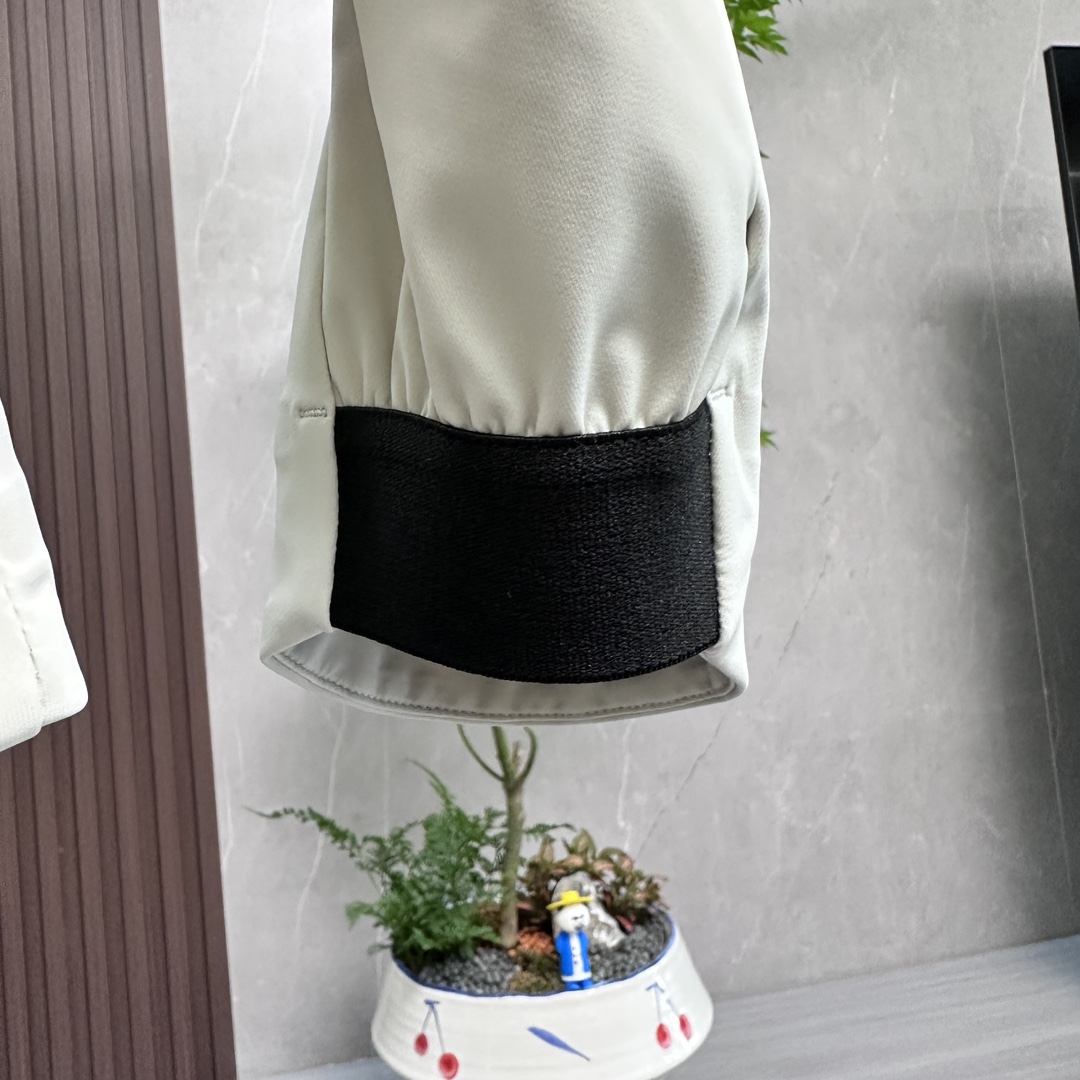 KO LON｜可隆｜SPORT HIK系列｜防风防泼水舒适保暖连帽软壳夹克女款 浅紫色 象牙白