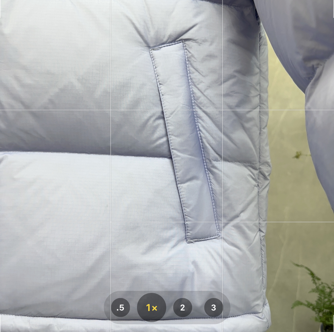 💰：核心私聊 有量有价

𝗧𝗵𝗲 𝗡𝗼𝗿𝘁𝗵 𝗙𝗮𝗰𝗲｜北面1996 Nuptse 经典款｜羽绒服 


𝗧𝗵𝗲 𝗡𝗼𝗿𝘁𝗵 𝗙𝗮𝗰𝗲"的字面含义为山的最寒冷、最艰难一面。它也是𝗧𝗵𝗲 𝗡𝗼𝗿𝘁𝗵 𝗙𝗮𝗰𝗲"的产品能够发挥功能的地方。 𝗧𝗵𝗲 𝗡𝗼𝗿𝘁𝗵 𝗙𝗮𝗰𝗲。一直致力支持去发现亲近自然。赞助探险家们去征服那些遥远的,人类尚不可触及的角落。𝗧𝗵𝗲 𝗡𝗼𝗿𝘁𝗵 𝗙𝗮𝗰𝗲"的标识,取自于美国Yosemite优胜美地国家公园内的半圆页山Half Dome,这也是等岩爱好者们擎爬花岗石的终极目标。 

1⃣️ 进口barudan/百灵达绣花机定制万针电绣，采用进口7号针，进口绣线，保证每字饱满、立体、清晰，可称最贵绣标！

2⃣️采用国标80白鸭绒填充，保暖性能更出色，轻便不厚重，压缩后的蓬松度恢复性好！ 

3⃣️内里采用尼龙nylon双重双层封禁设计，不会出现任何跑绒现象，内置抽拉绳扣的可调节下摆，可防风防寒！ 

4⃣️拉链采用吉田YKK原厂定制，刻字清晰，质感完美顺滑.

5⃣️辅料及扣子均采用原版一样铜芯弹簧【非市面铁芯弹簧】

做羽绒梭织类目，不吹嘘，目前能比我们做的更好的几乎没有！
用心做一件原版产品，让每一位客户有底气去给他的客户介绍说：这个是国内最顶级复刻版本。
⚠ 记住一分价格一分货的道理！莫贪小便宜，是要吃大亏的！
我们的理念：做业内质量标杆，定业内品质标准！