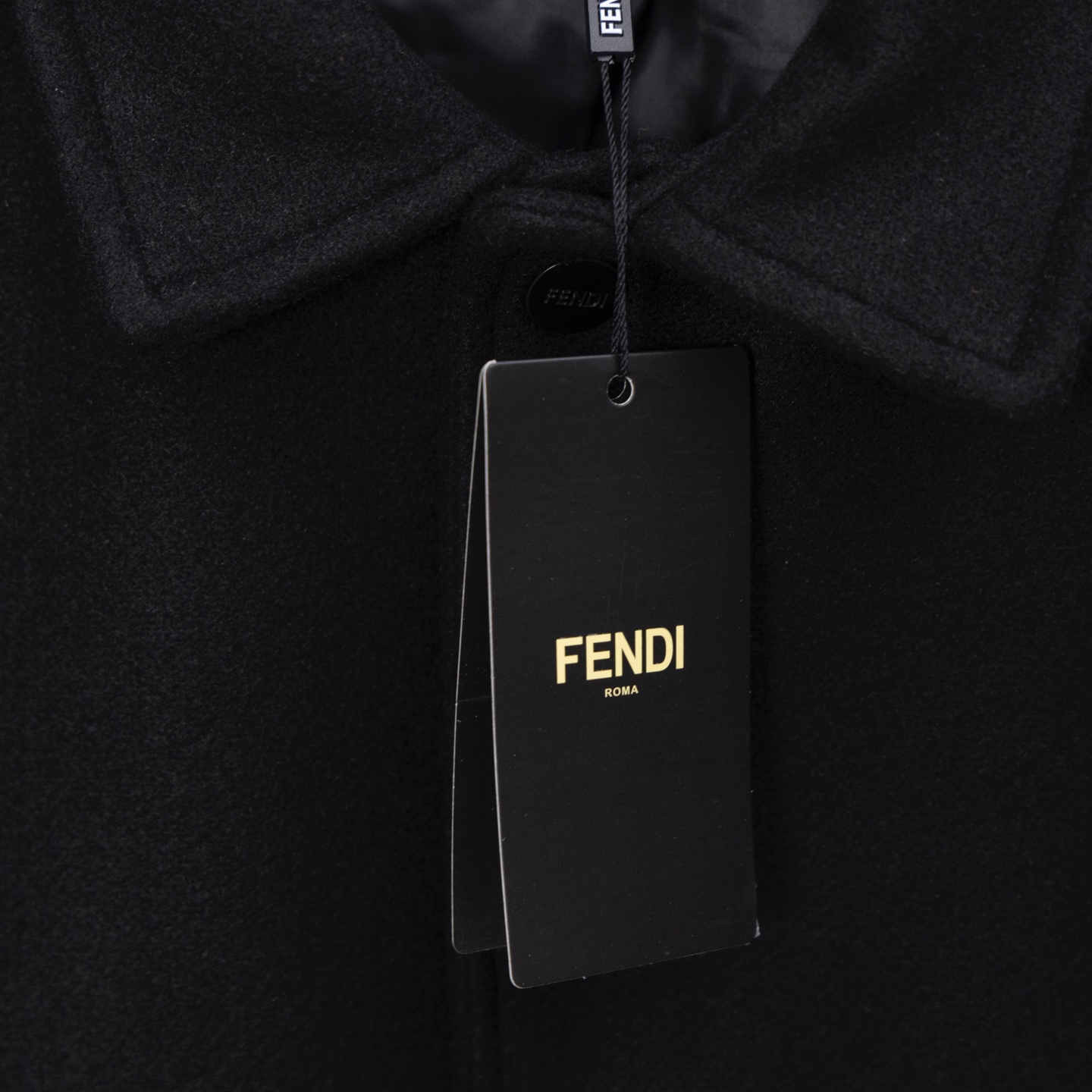 Chaqueta Bomber Fendi con Bordado de Alta Densidad y Diseño Exclusivo 4 i1755278418709 368 0 2