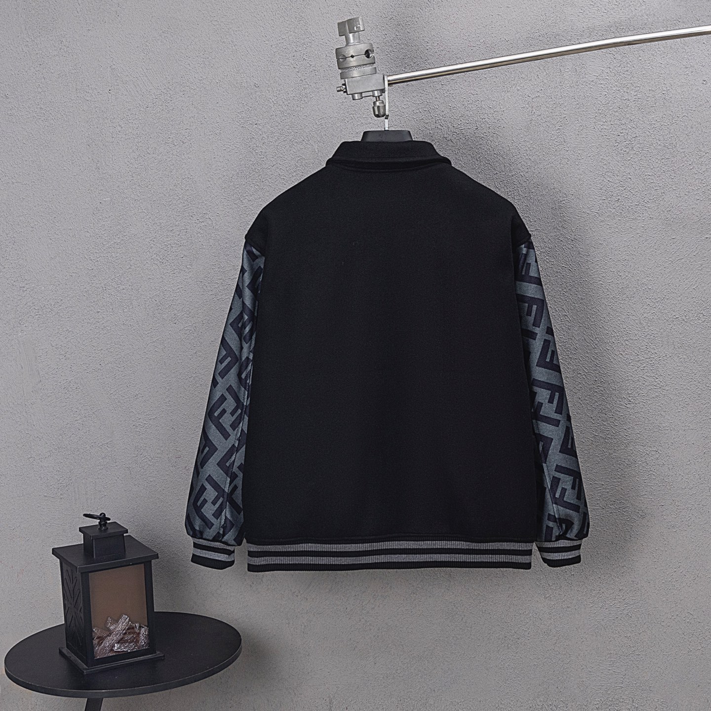 Chaqueta Bomber Fendi con Bordado de Alta Densidad y Diseño Exclusivo 3 i1755278423520 1461 0 1