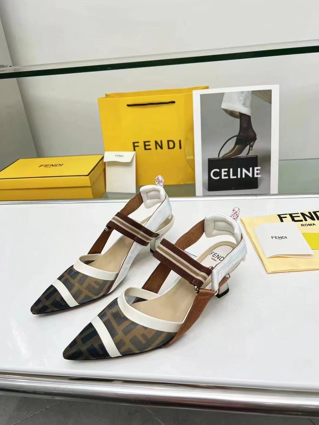 NO:232125,Fendi First medium and high root pointed toe shoes, fabric, color matching, inner material, two roots, high roots, 5.5cm, high roots, 8.5cm, outsole rubber sole, leather sole, size 35-42 (40.41.42) customized rubber sole, leather sole, sandals, fendi, sandals, Leather soles19860909Fendi First中高根尖头鞋 面料多种材料拼色 内里面料材质 两种根高可选 中根5.5cm高根8.5cm 大底橡胶底-真皮底 码数35——42（40.41.42）订做 橡胶底真皮大底,凉鞋,fendi,sandals,Leather soles,Women's Shoes