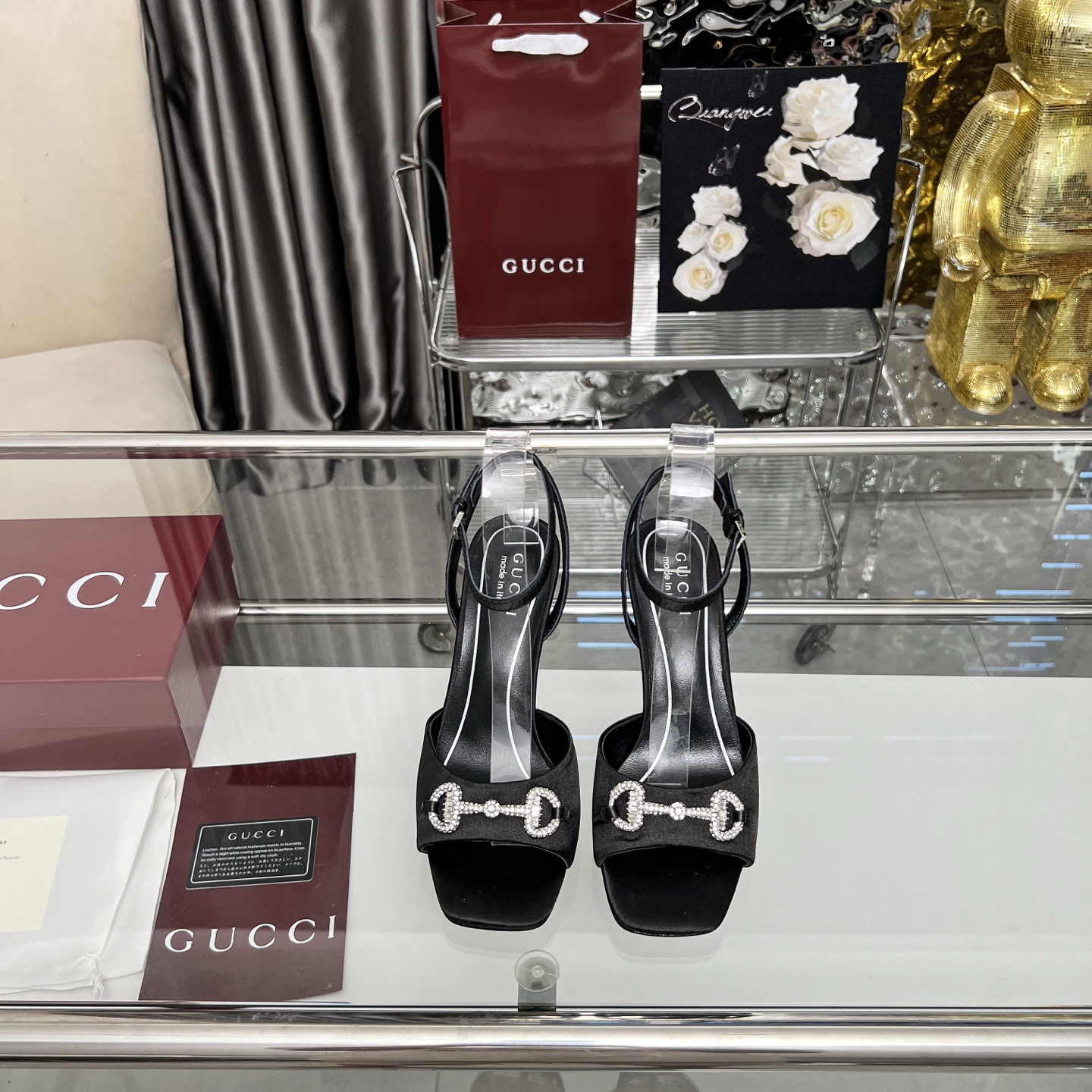 NO:559362,Gucci Guccⅰ classic women's shoes: developed one-to-one from the original, carefully prepared shoe last, the fabric adopts the original texture. Imported silk fabric with original hardware diamond buckle, sheepskin lining and foot pads. Heel height: 8.5 yardage, 35-42 (40.41 42 customized), leather outsole, rubber outsole, original packaging!  ,slippers,gucci,slippers,sheepskin,real silk,Leather soles19860909古奇 Guccⅰ 经典女鞋:原版一比一开发,精心调制的鞋楦,面料采用原版质感.进口真丝面料配原板五金钻扣 羊皮内里和垫脚 跟高:8.5 码数,35-42（40.41 42订做） 真皮大底 橡胶大底 原版包装 ！,拖鞋,gucci,slippers,sheepskin,real silk,Leather soles,Women's Shoes