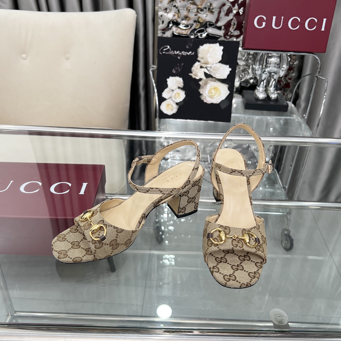 NO:559379,Gucci Guccⅰ classic women's shoes: Developed one-to-one from the original, carefully prepared shoe last, the fabric adopts the texture of the original. Imported sheepskin surface. Equipped with the original electric hardware buckle, so delicate that it is impeccable!  Sheepskin lining and foot pads. Heel height: 6.5 and .9.5. Two heights available. Code number, 36-42 (40.41 42 customized). Original packaging!  Rubber outsole, leather outsole, high heels sandals, gucci, sandals, high heels, sheepskin, Leather soles19860909古奇 Guccⅰ 经典女鞋:原版一比一开发,精心调制的鞋楦,面料采用原版质感.进口羊皮面.配原板电渡五金扣 细腻到无可挑剔！ 羊皮内里和垫脚 跟高:6.5,和.9.5两种高度可选 码数,36-42（40.41 42订做） 原版包装 ！ 橡胶大底 真皮大底,高跟鞋凉鞋,gucci,sandals,high heels,sheepskin,Leather soles,Women's Shoes