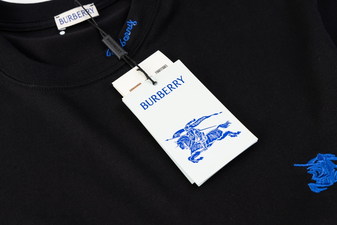 Burberry: Stylish Unisex Cotton T-shirt with Logo Embroidery - 图片 4