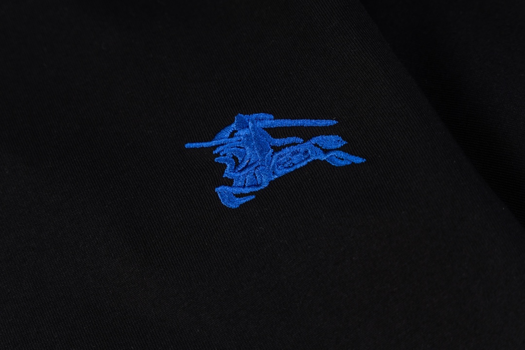 Burberry: Stylish Unisex Cotton T-shirt with Logo Embroidery - 图片 9