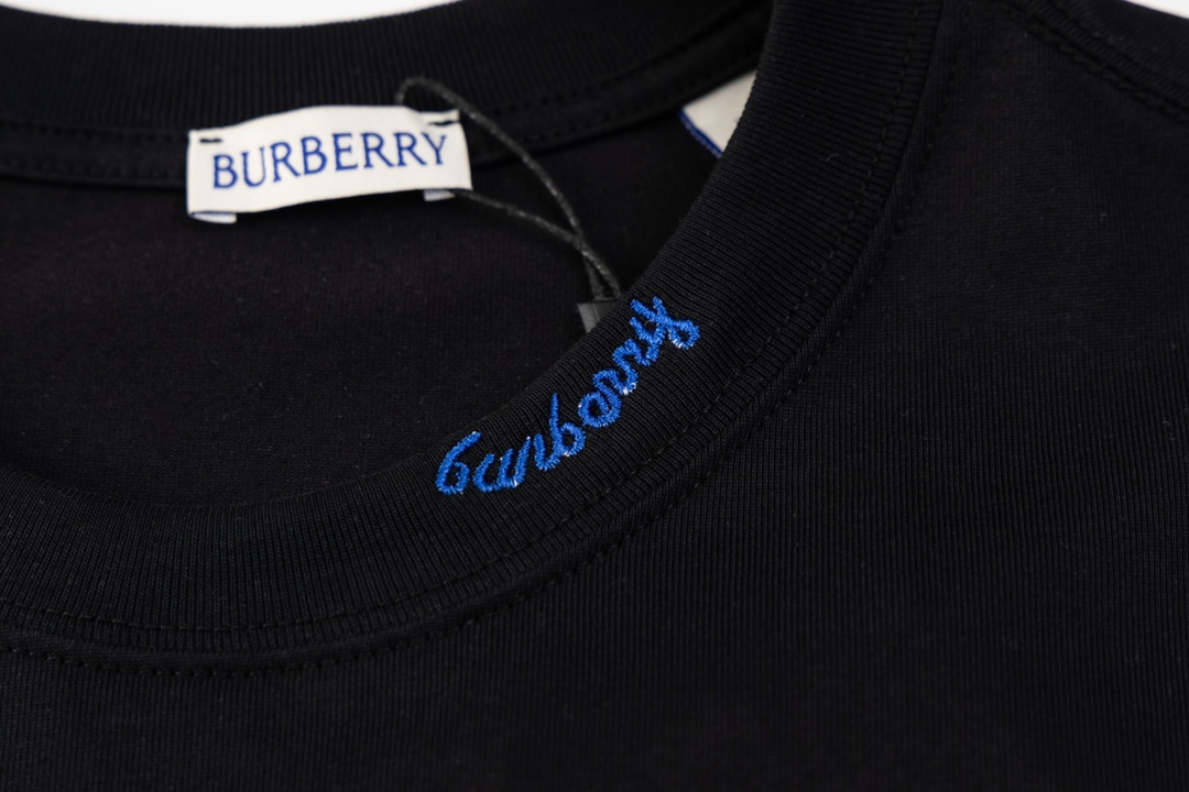 Burberry: Stylish Unisex Cotton T-shirt with Logo Embroidery - 图片 7
