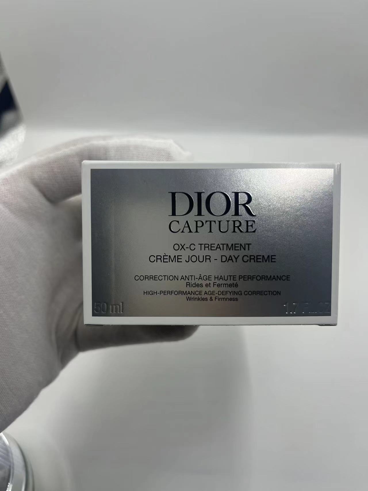 50! (nota del pedido: Crema Dior pequeña botella A) Crema Dior pequeña botella A 50 ml, código: 5E06, con etiqueta de f…