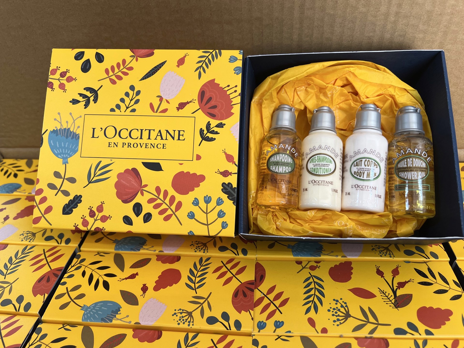 45! (Al hacer el pedido, nota: set de muestras de almendra L'Occitane) Set de viaje de muestras de almendra dulce L'Occ…