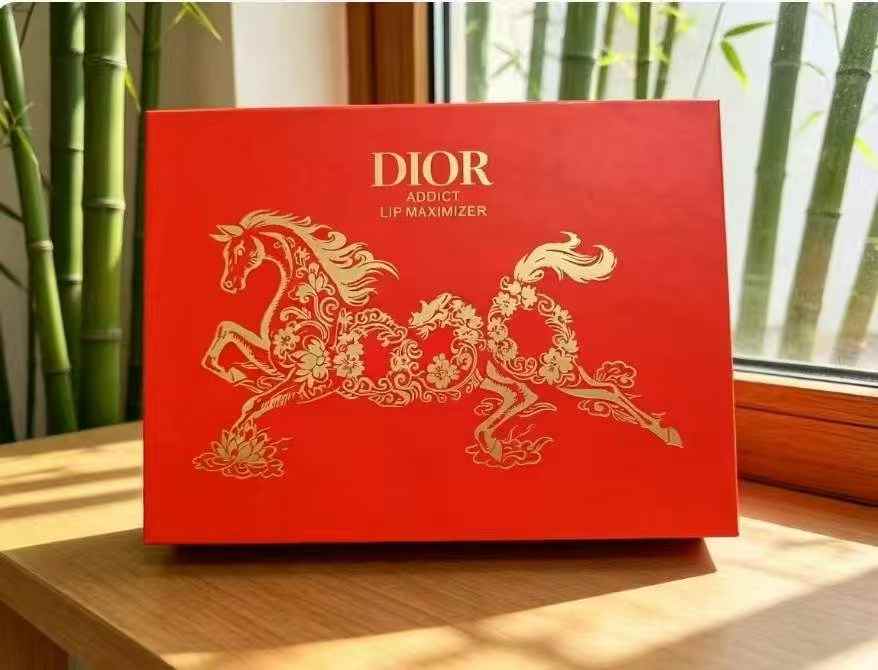 75! (Nota del pedido: set de cinco labiales Dior) Set de cinco labiales Dior Addict Lip Glow 6ml*5 barras. Tonos: 001-0…